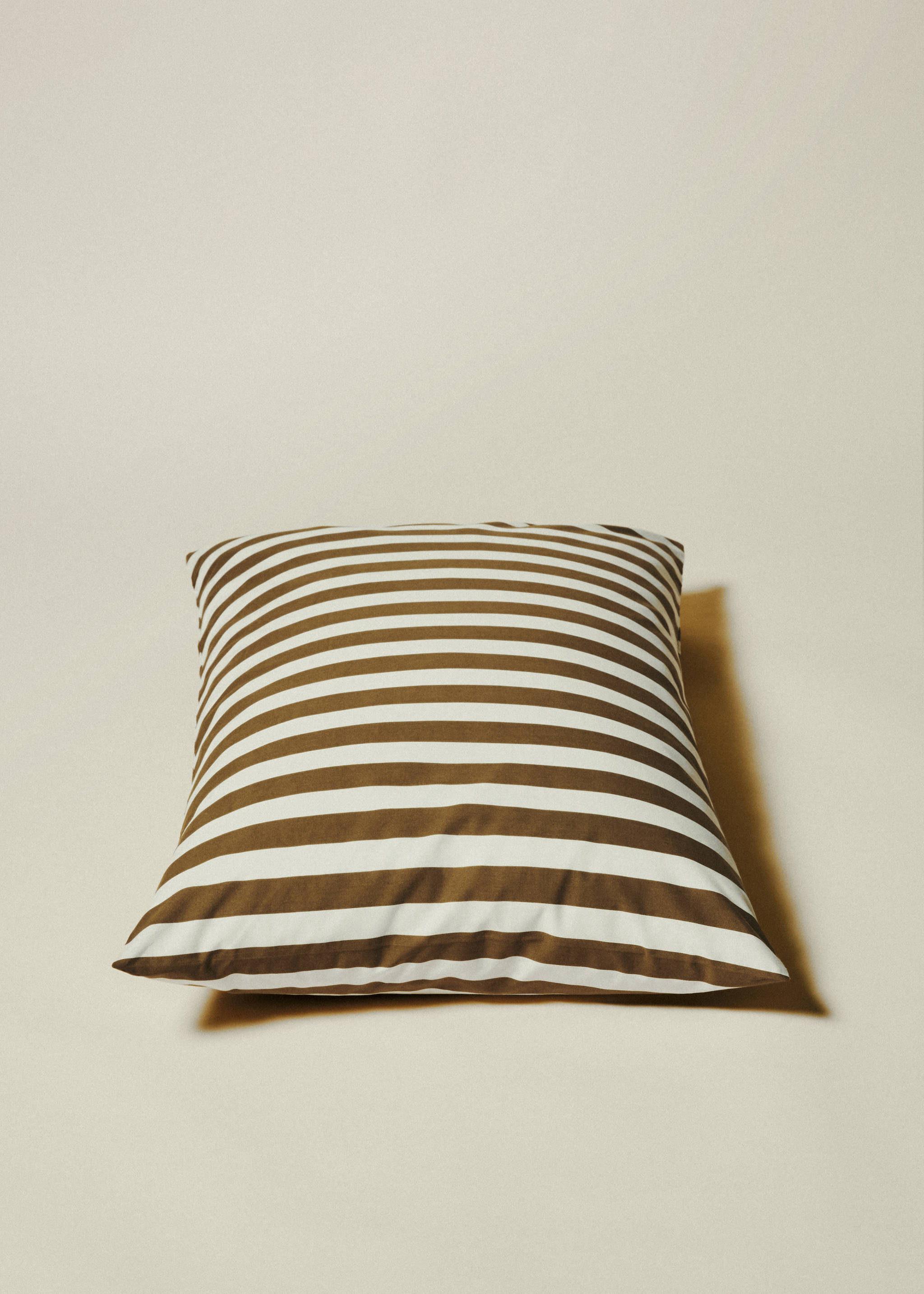 Pillowcase with striped design 50x75cm - Details of the article 7