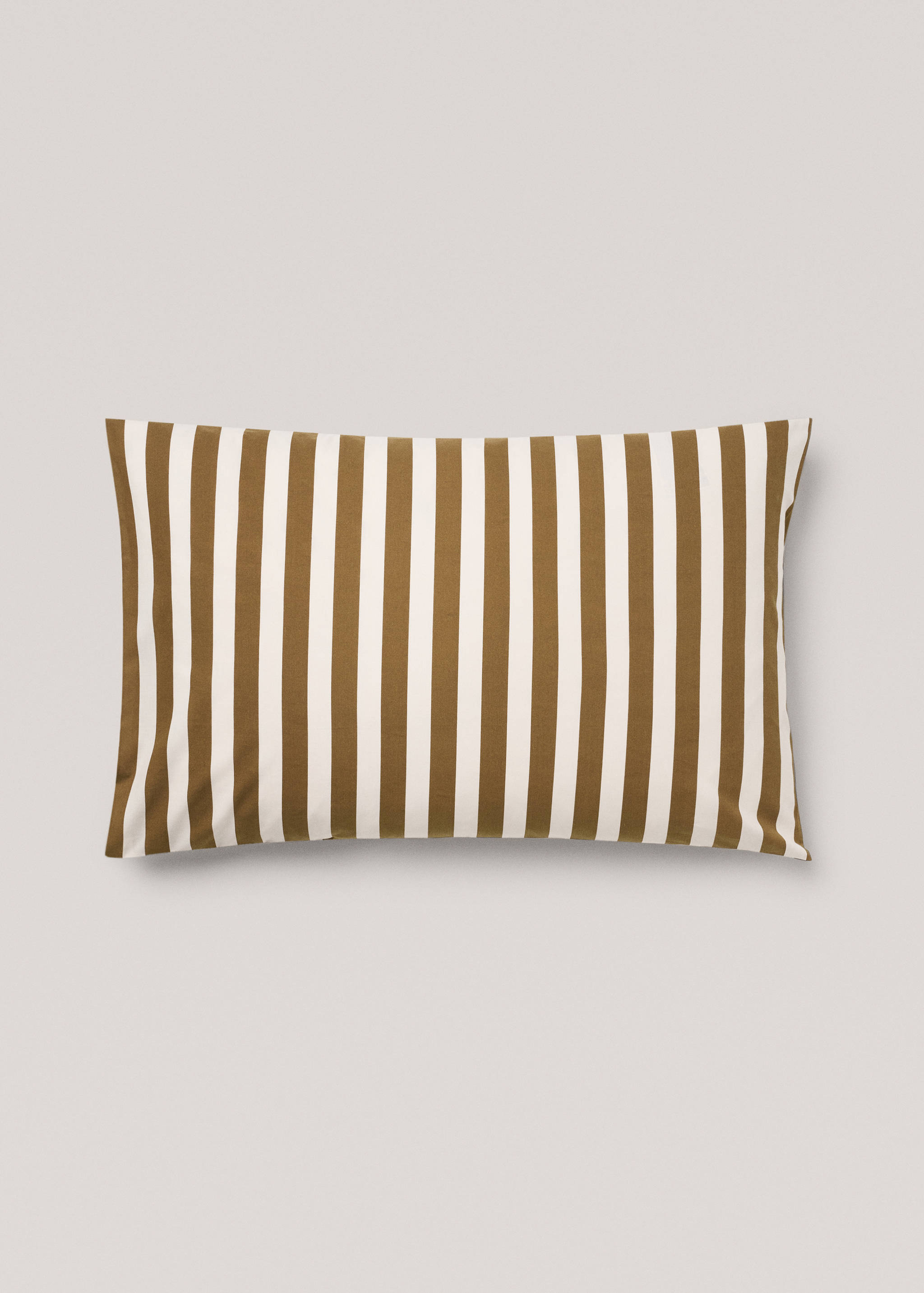 Pillowcase with striped design 50x75cm - Article without model