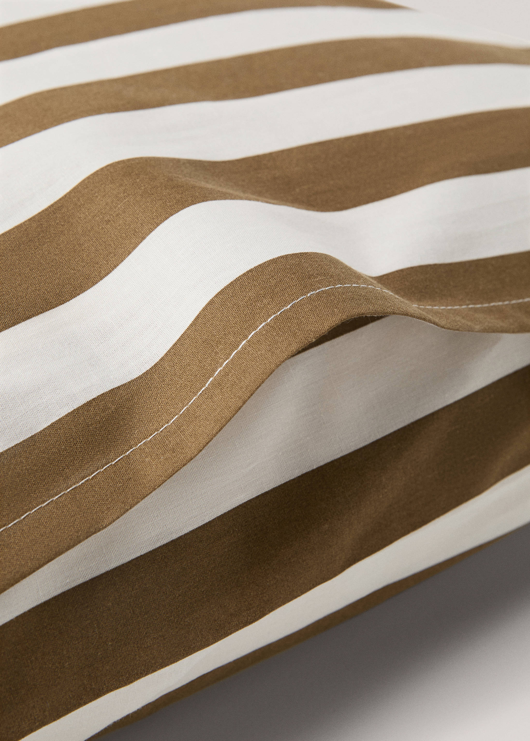 Pillowcase with striped design 50x75cm - Details of the article 2