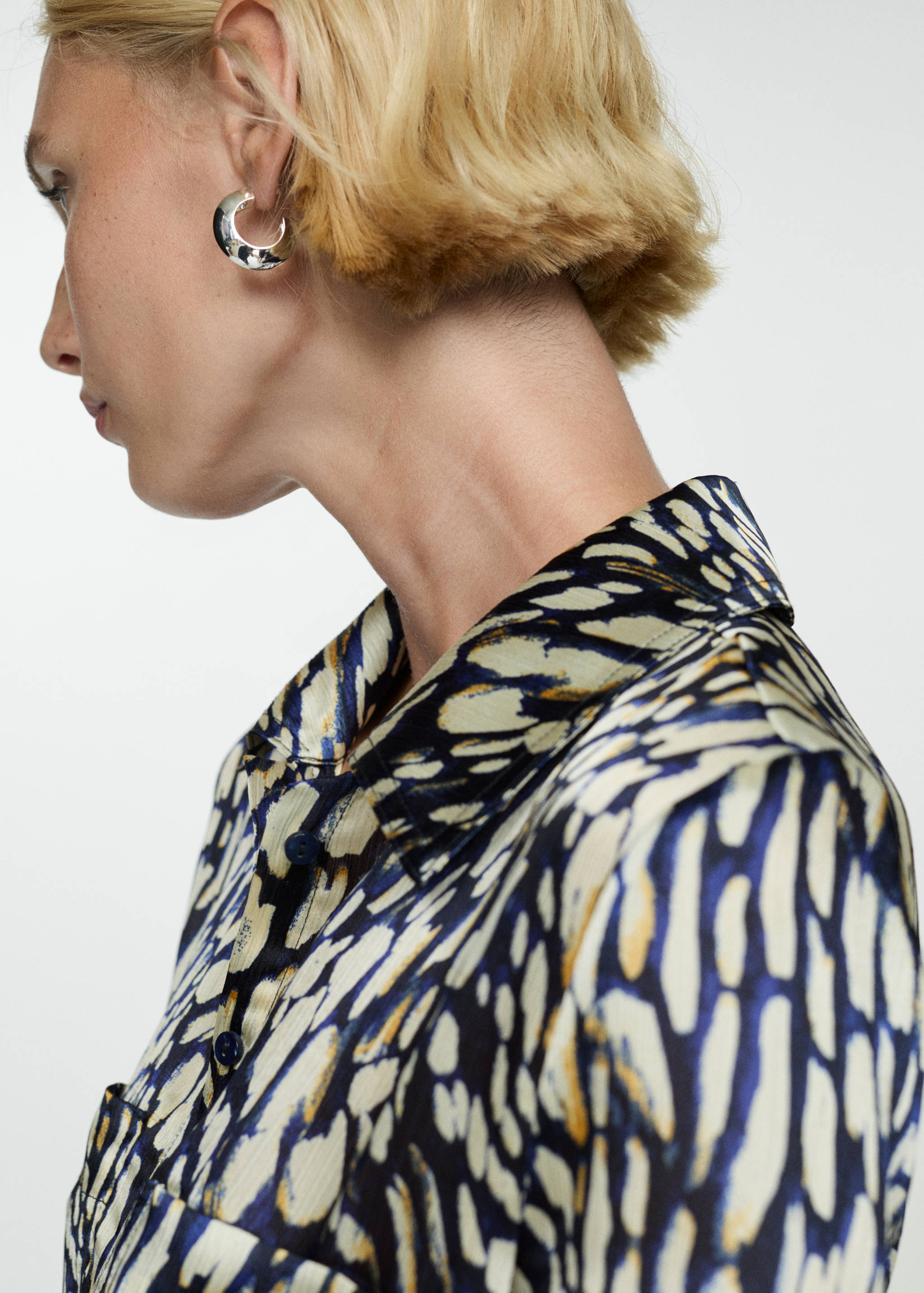 Атласное платье с принтом - Деталь изделия 1