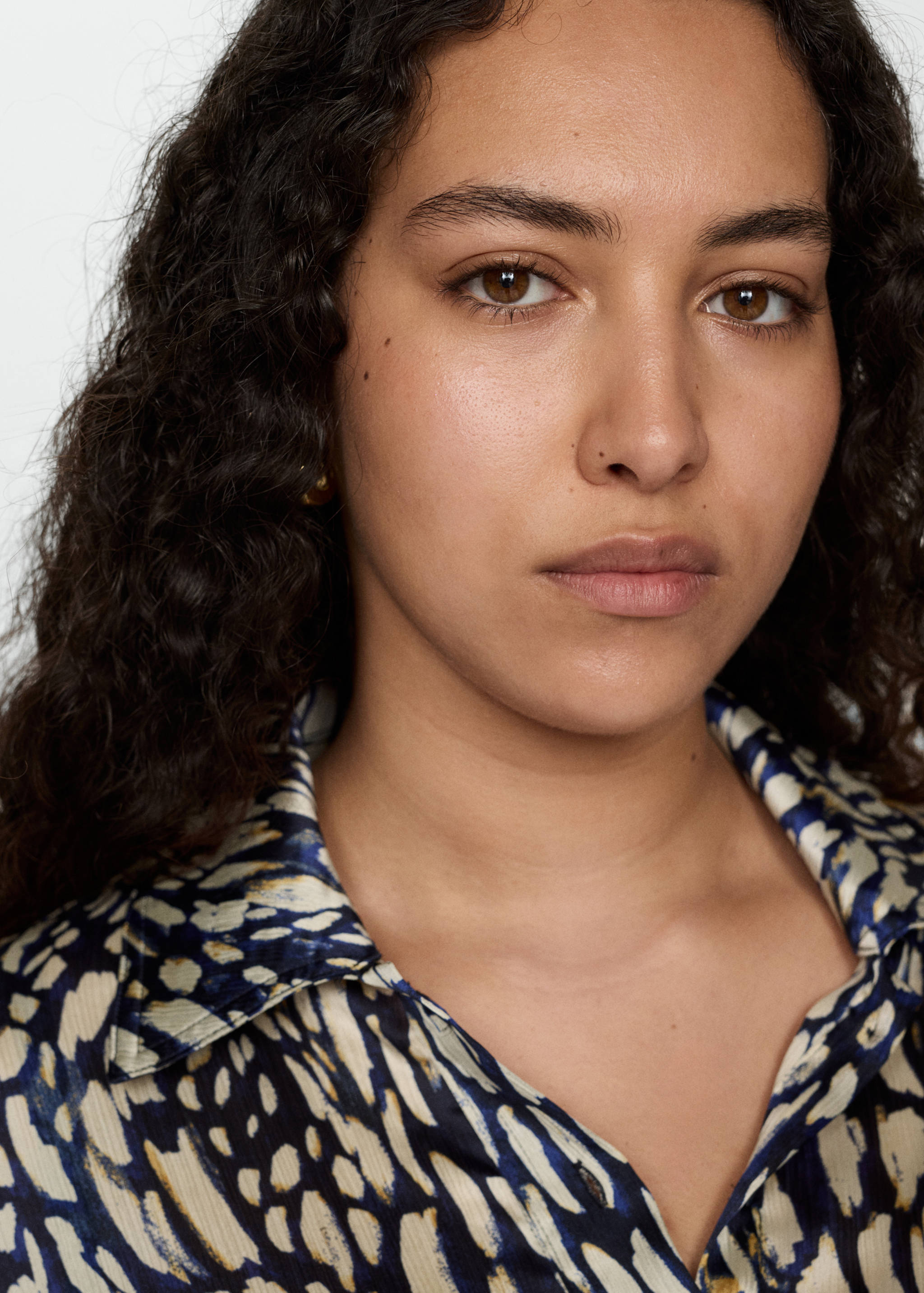 Атласное платье с принтом - Деталь изделия 4