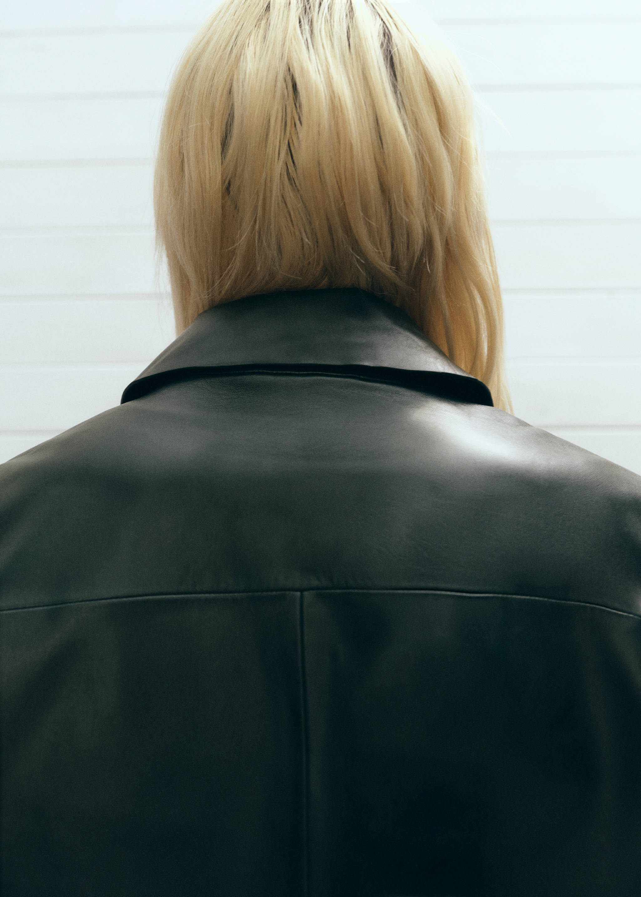 Кожаная куртка с пуговицами - Обратная сторона изделия