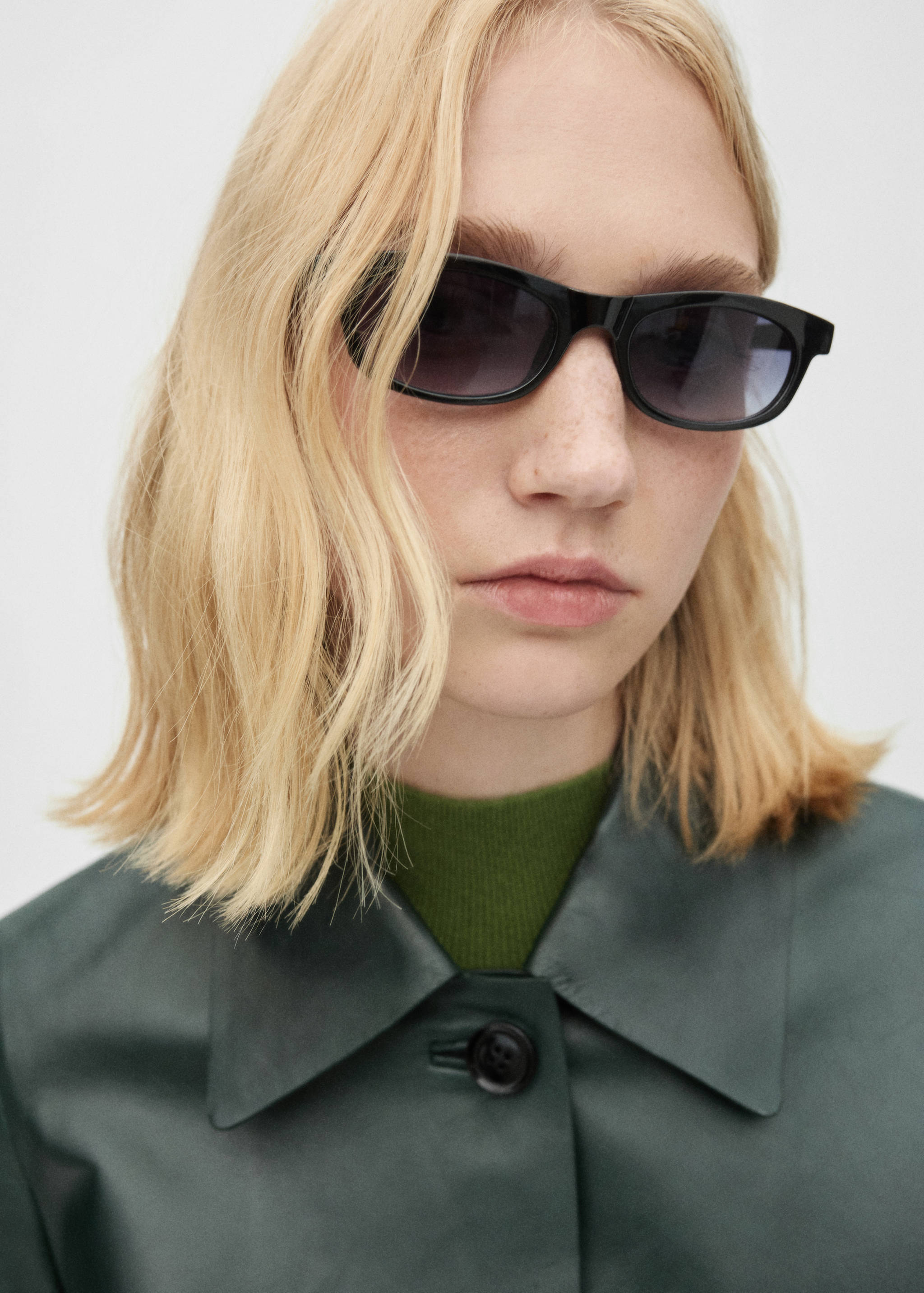 Кожаная куртка с пуговицами - Деталь изделия 1