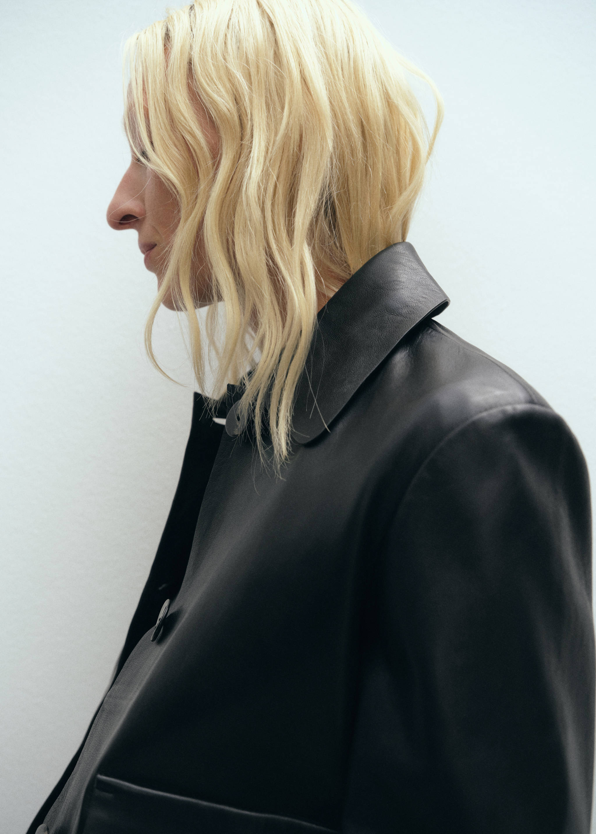 Кожаная куртка с пуговицами - Деталь изделия 1