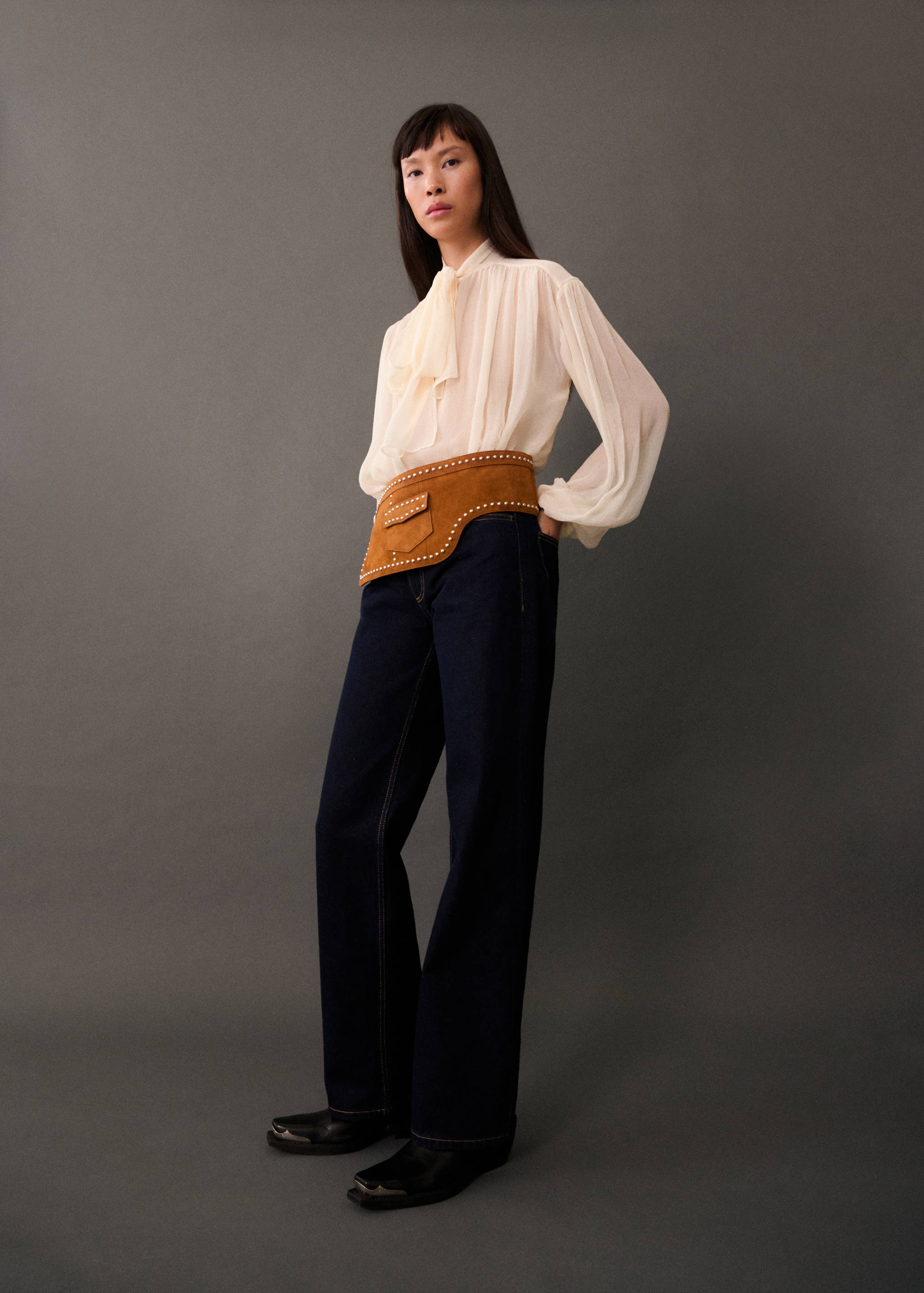 Blouse with puffed sleeves and bow - General plane