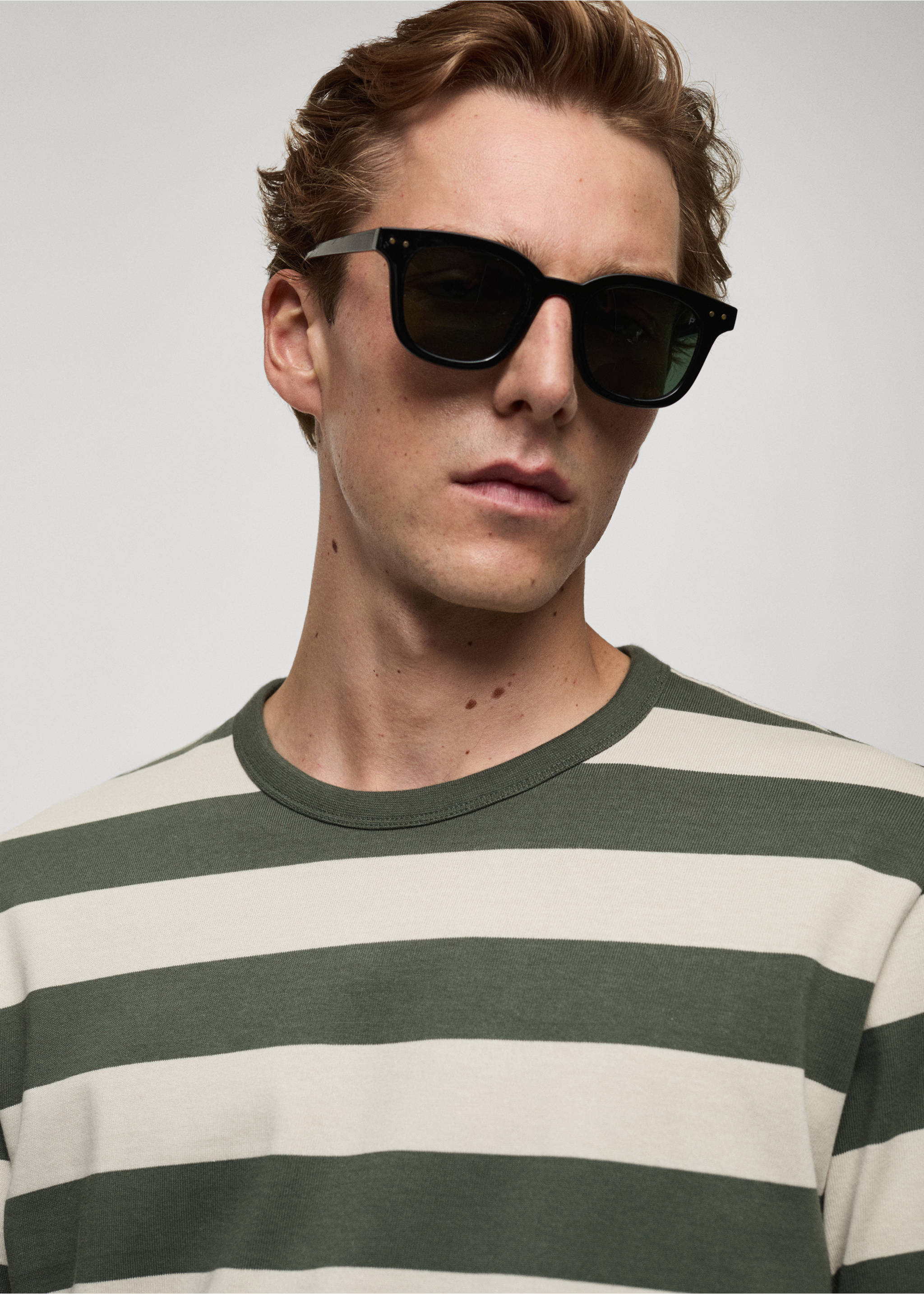 Green and off-white striped t-shirt with a crew neck., Forest Green. Ref: 77035975-00.