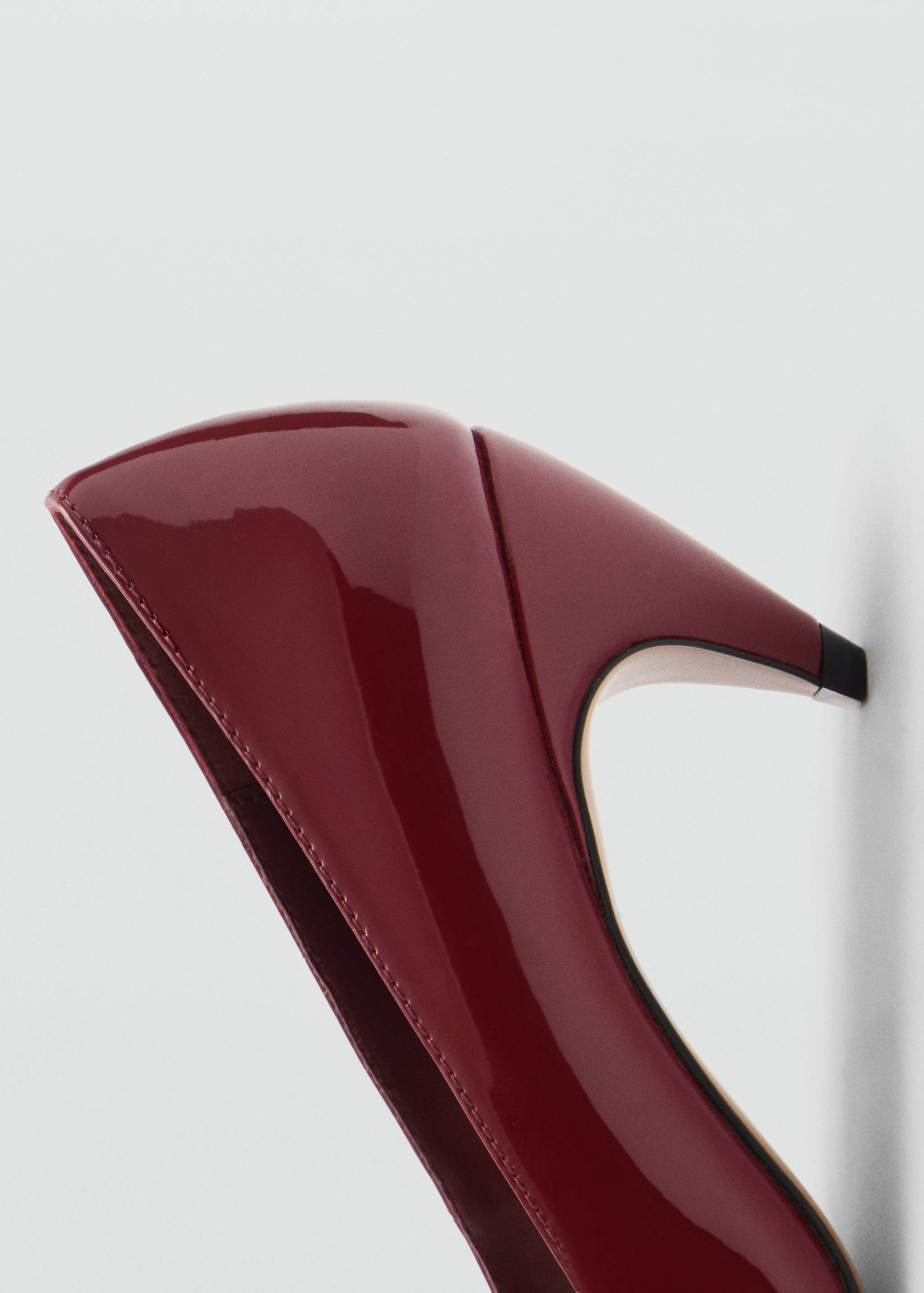 Patent leather heel shoes - Details of the article 1