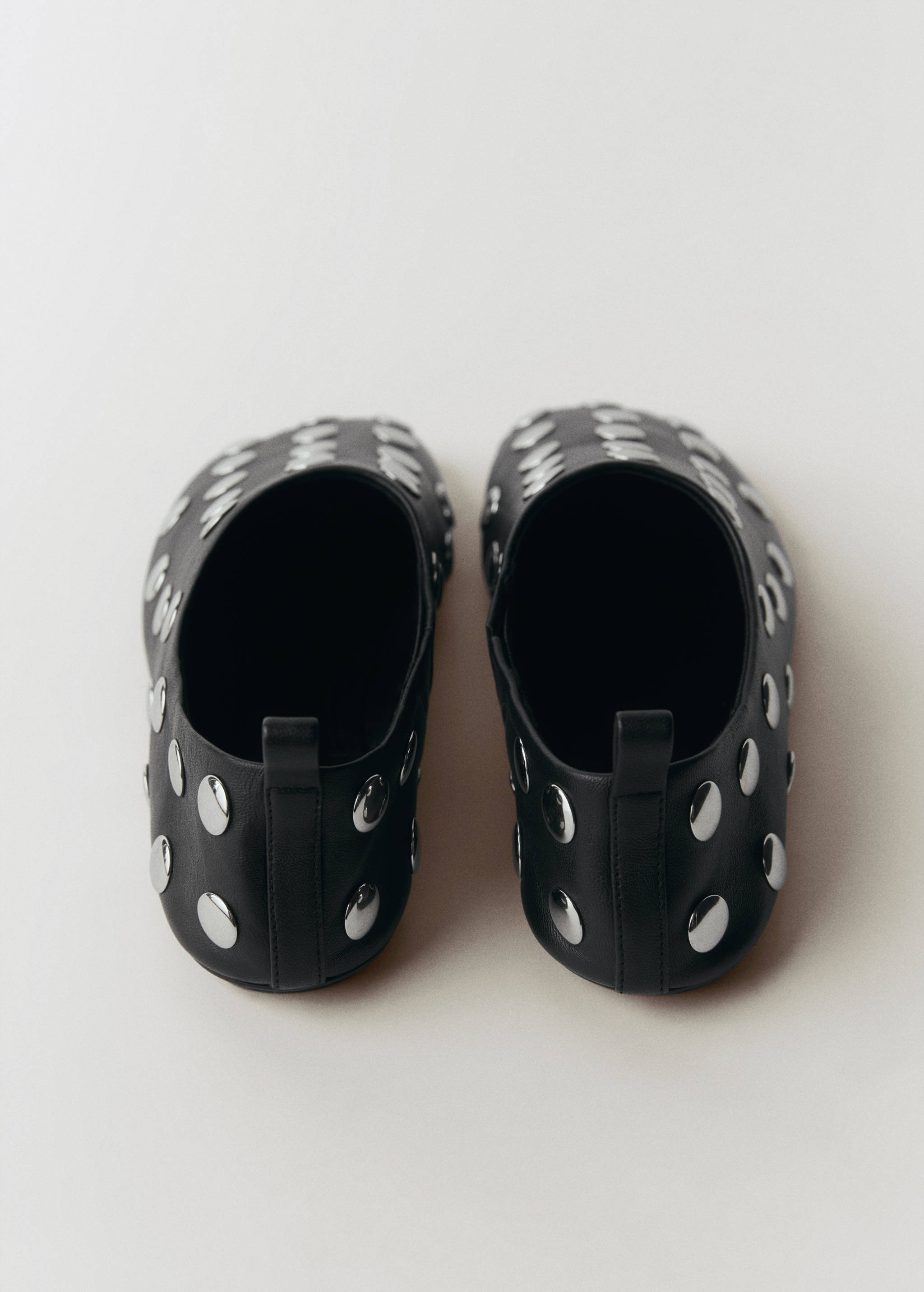 Studded leather shoes - Details of the article 1