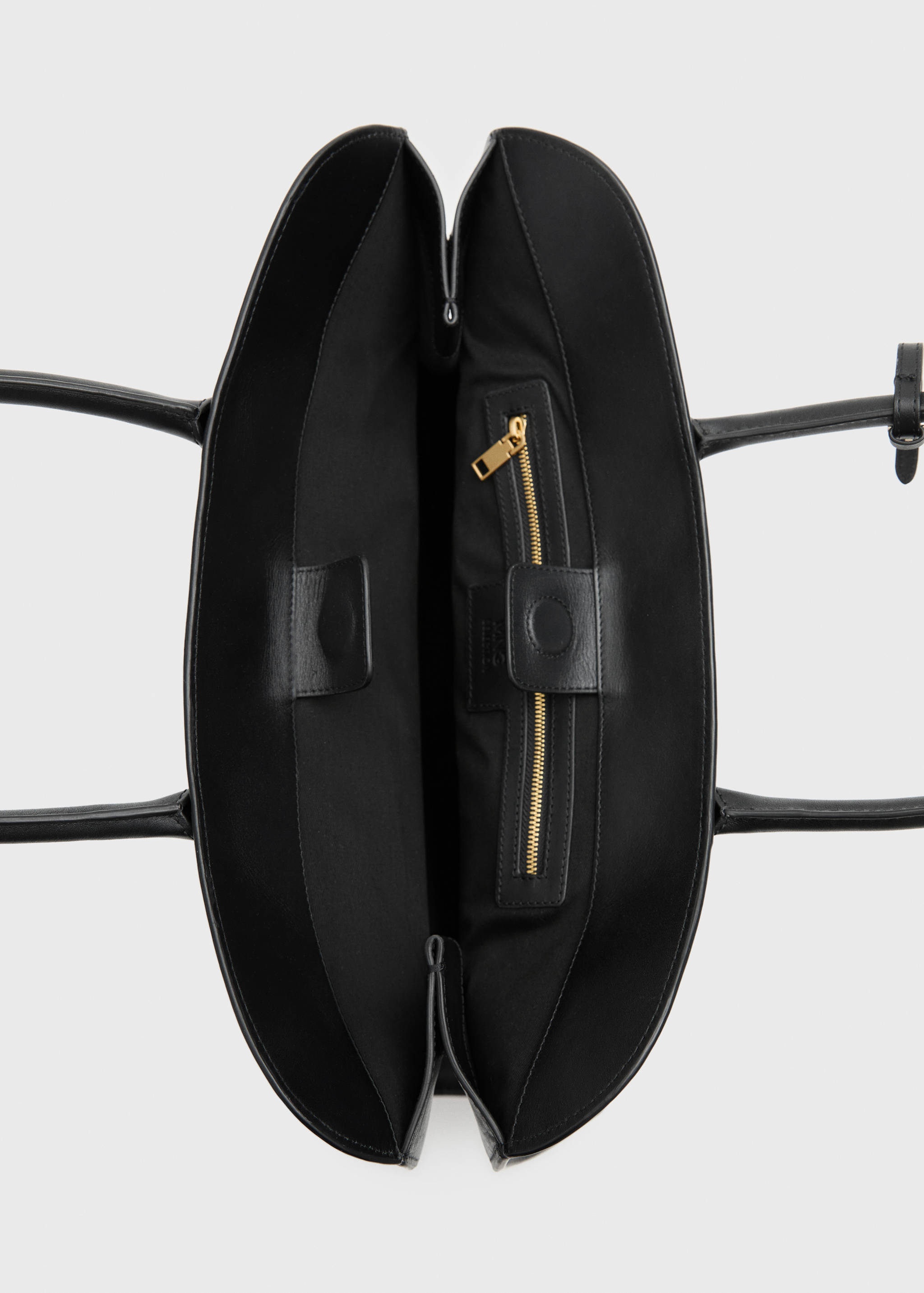 Leather shopper bag with buckle - Details of the article 3