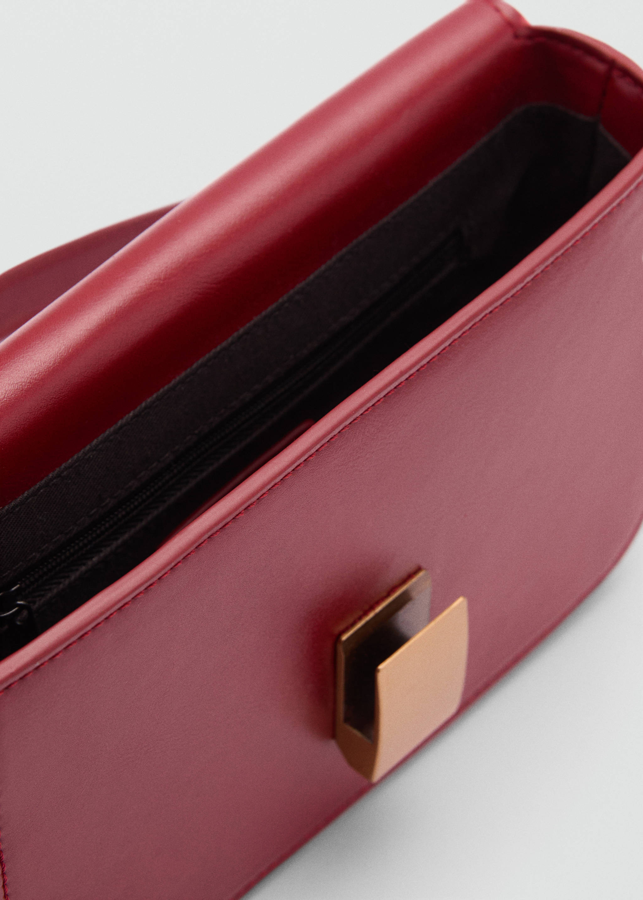 Crossbody bag with metal closure - Details of the article 3