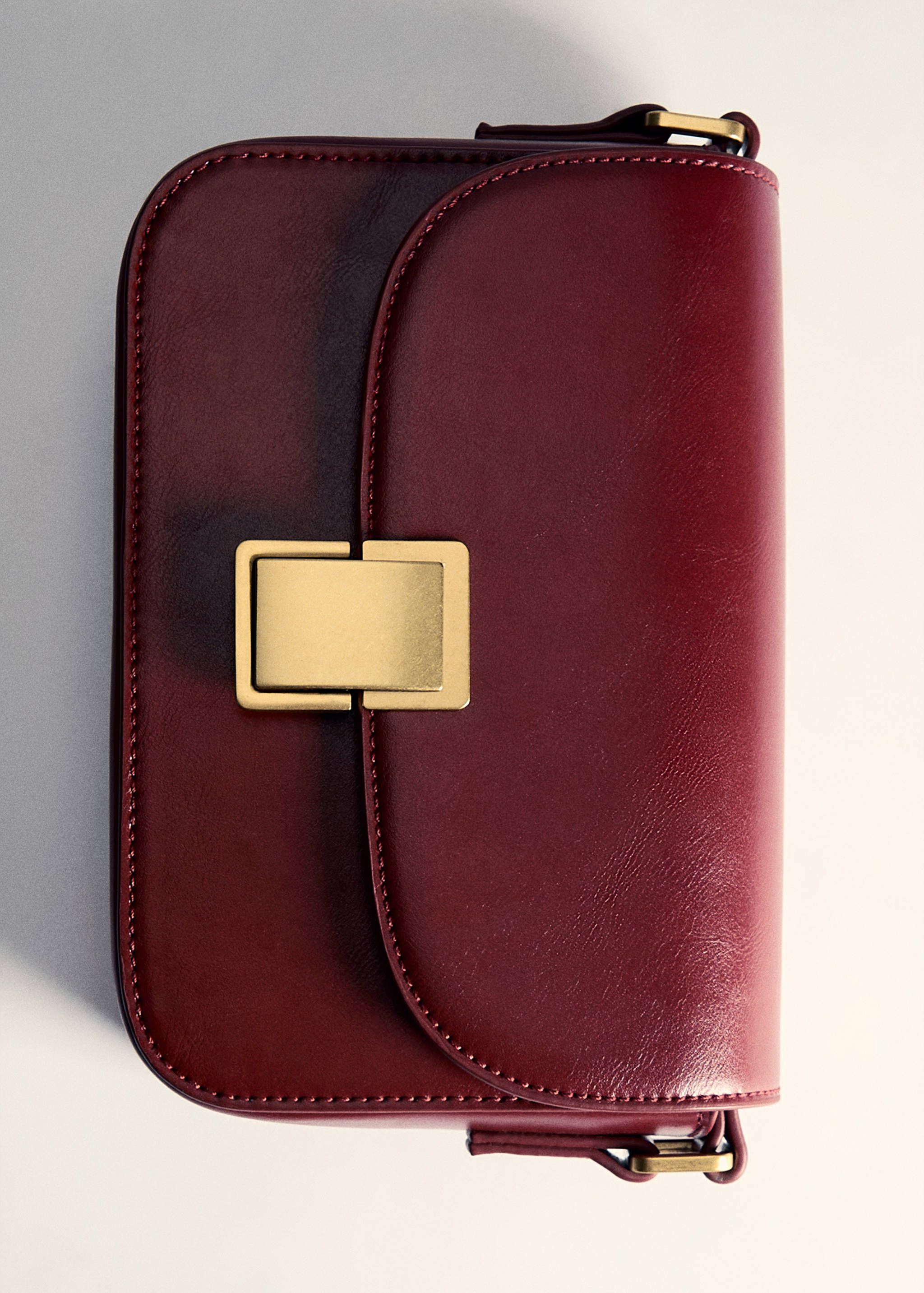 Crossbody bag with metal closure - Details of the article 5