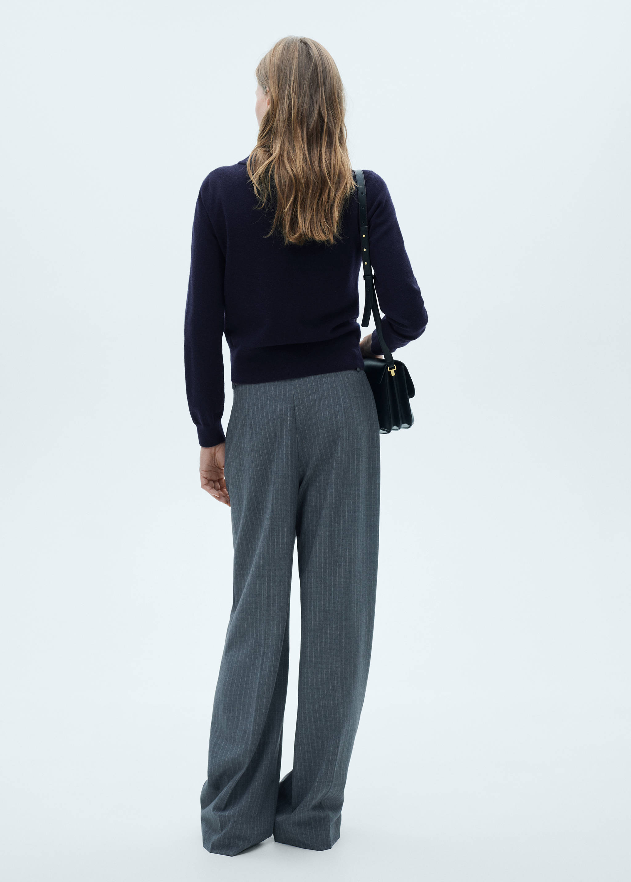 Straight round-neck sweater - Reverse of the article