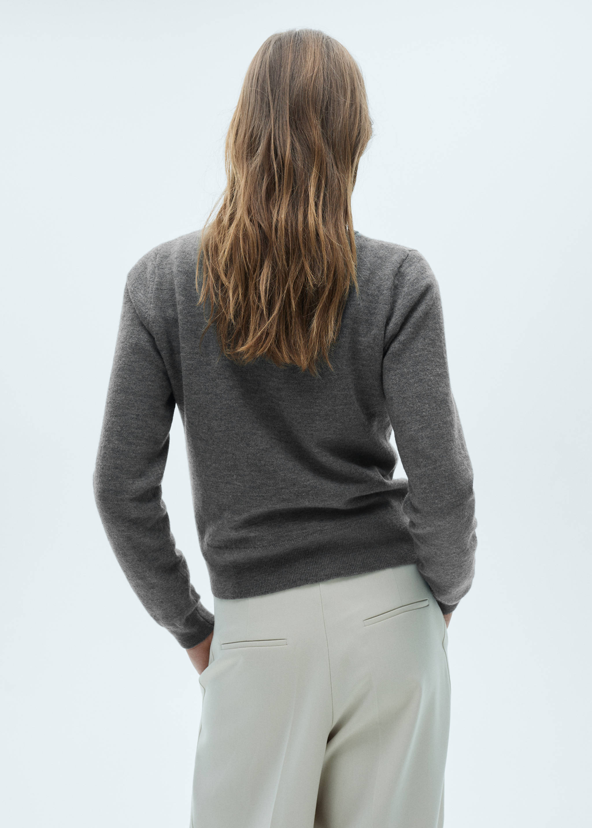 Straight round-neck sweater - Reverse of the article