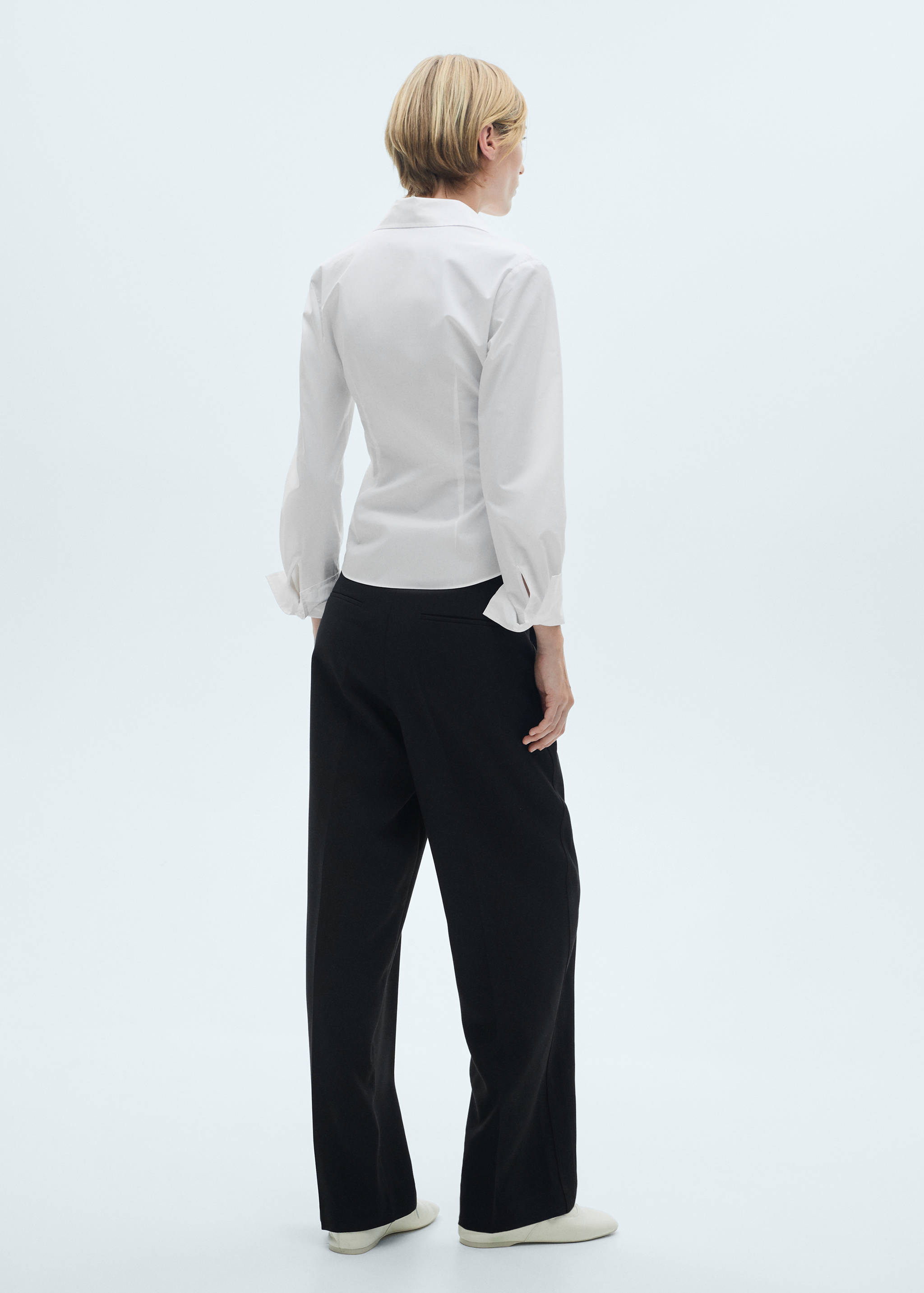 Straight-fit pleated pants - Reverse of the article