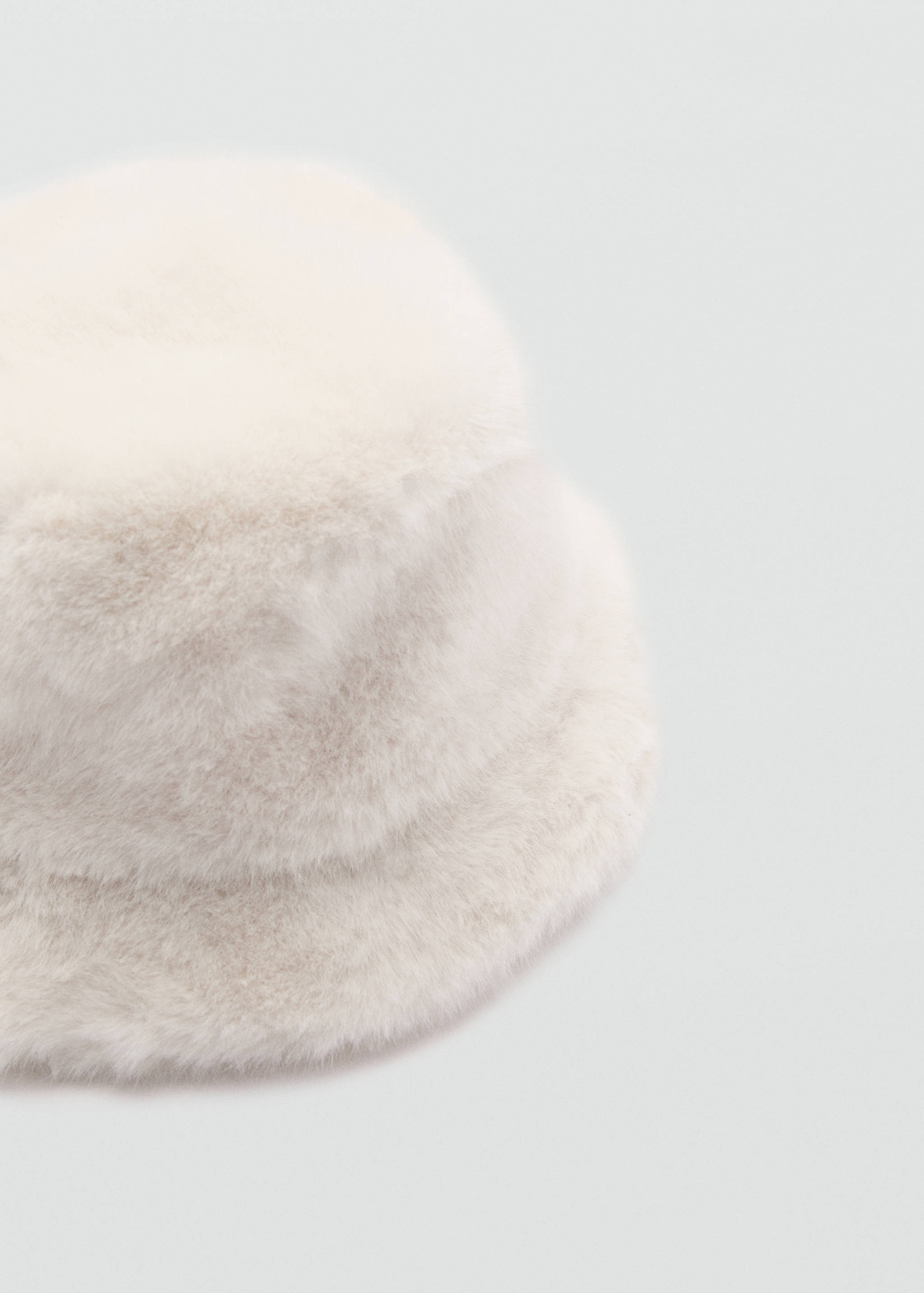 Gorro bucket efecto pelo - Plano medio