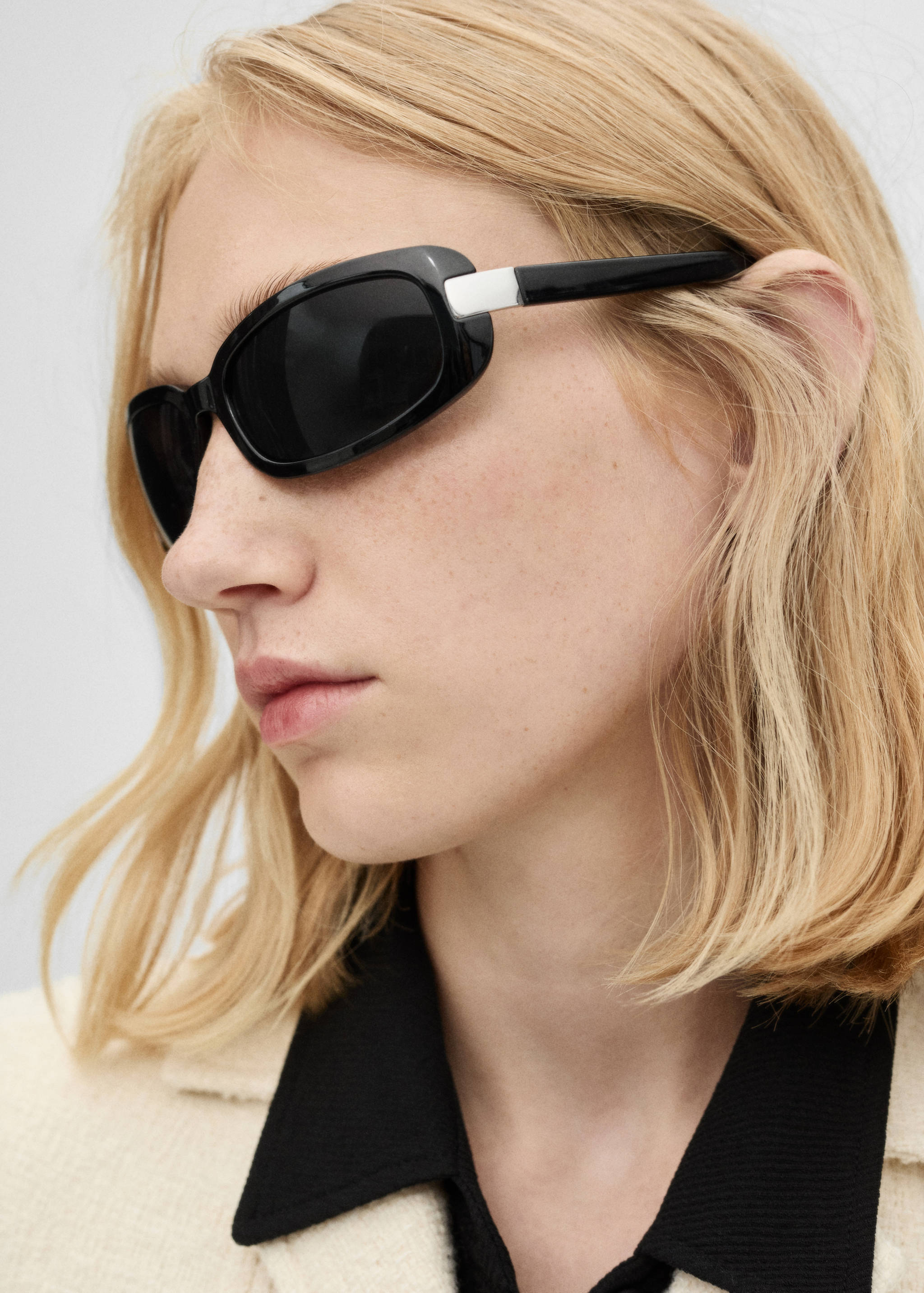 Sunglasses with metal detail - General plane