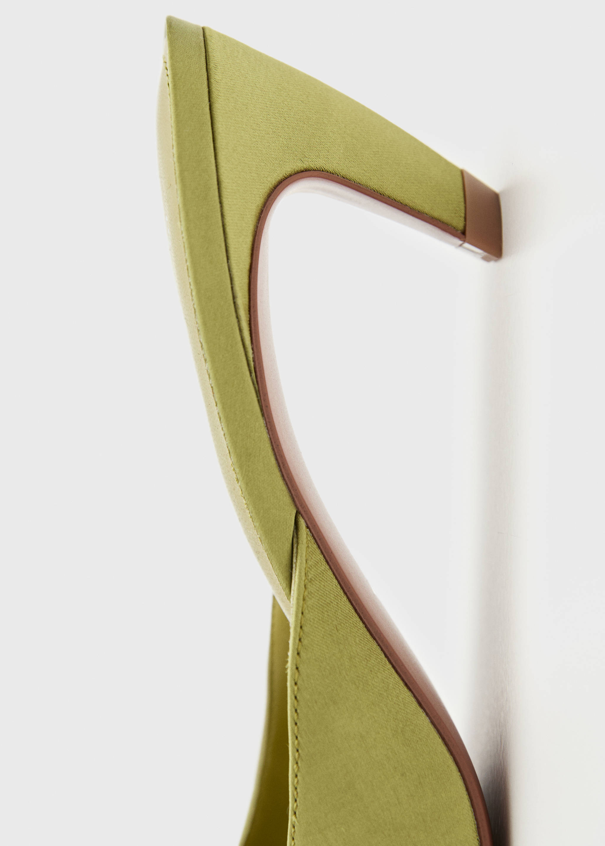 Satin kitten-heel shoes - Details of the article 1