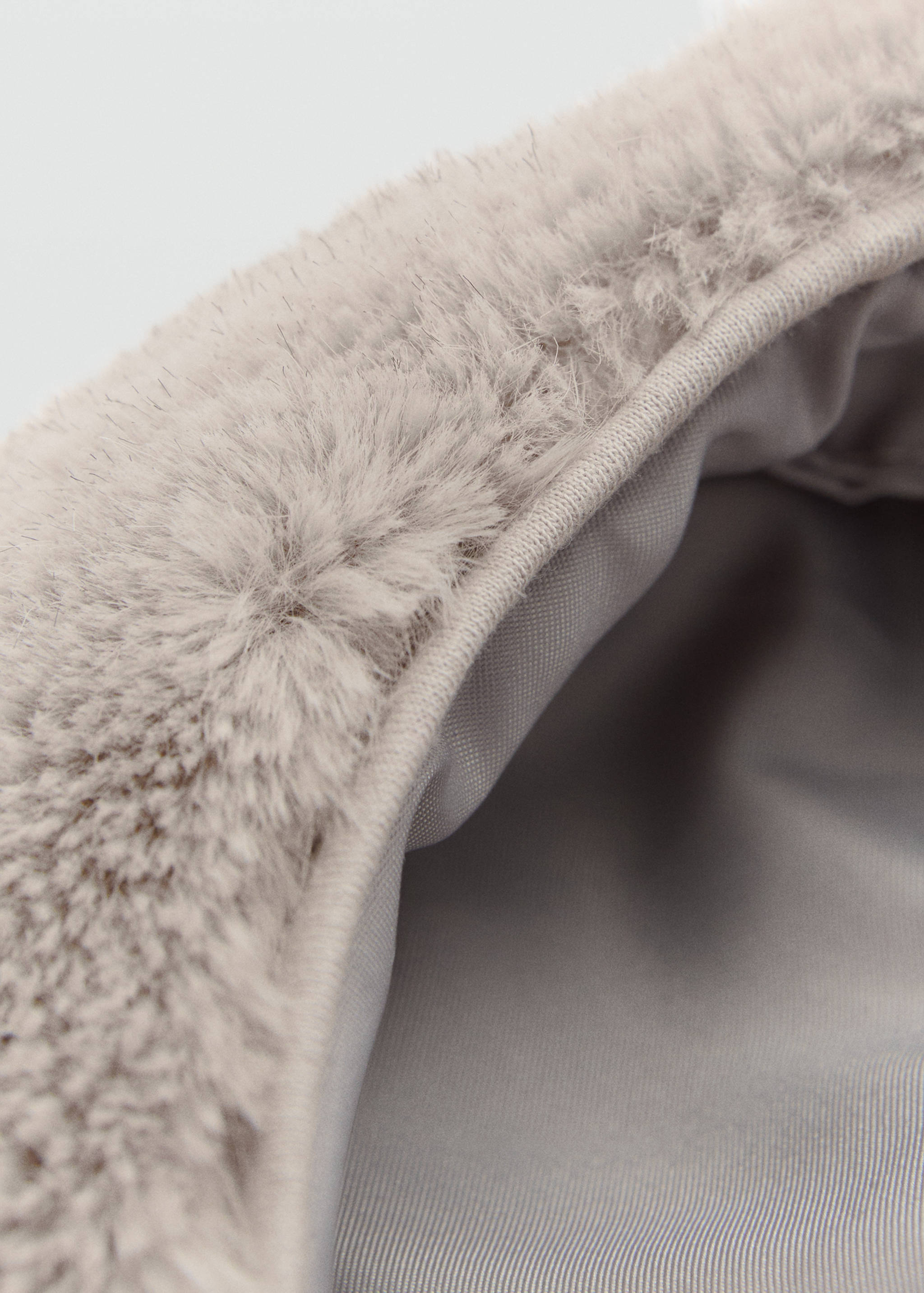 Boina de pelo com pompom - Pormenor do artigo 1