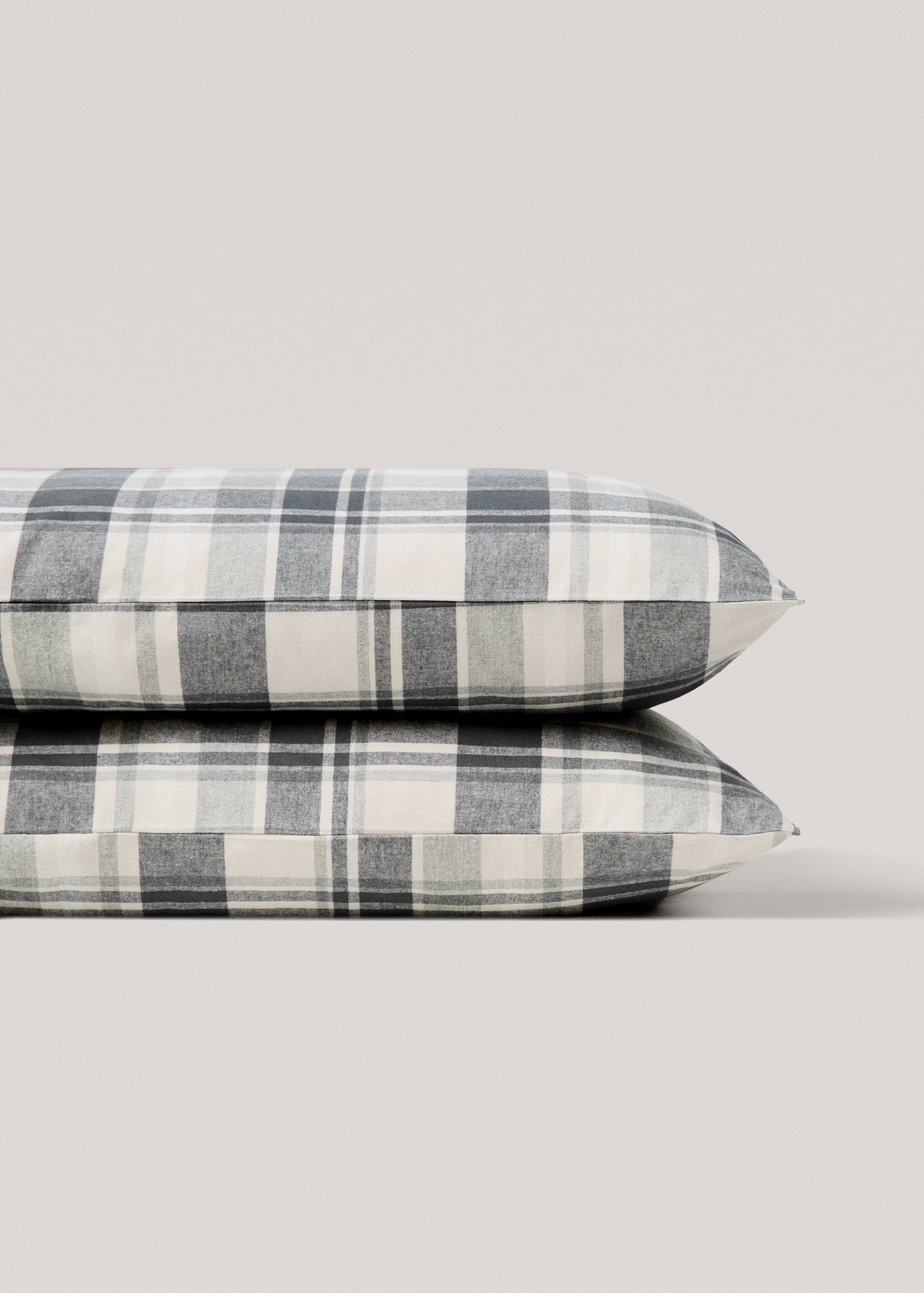 Cotton flannel checkered pillow cover 50x75cm - Details of the article 3