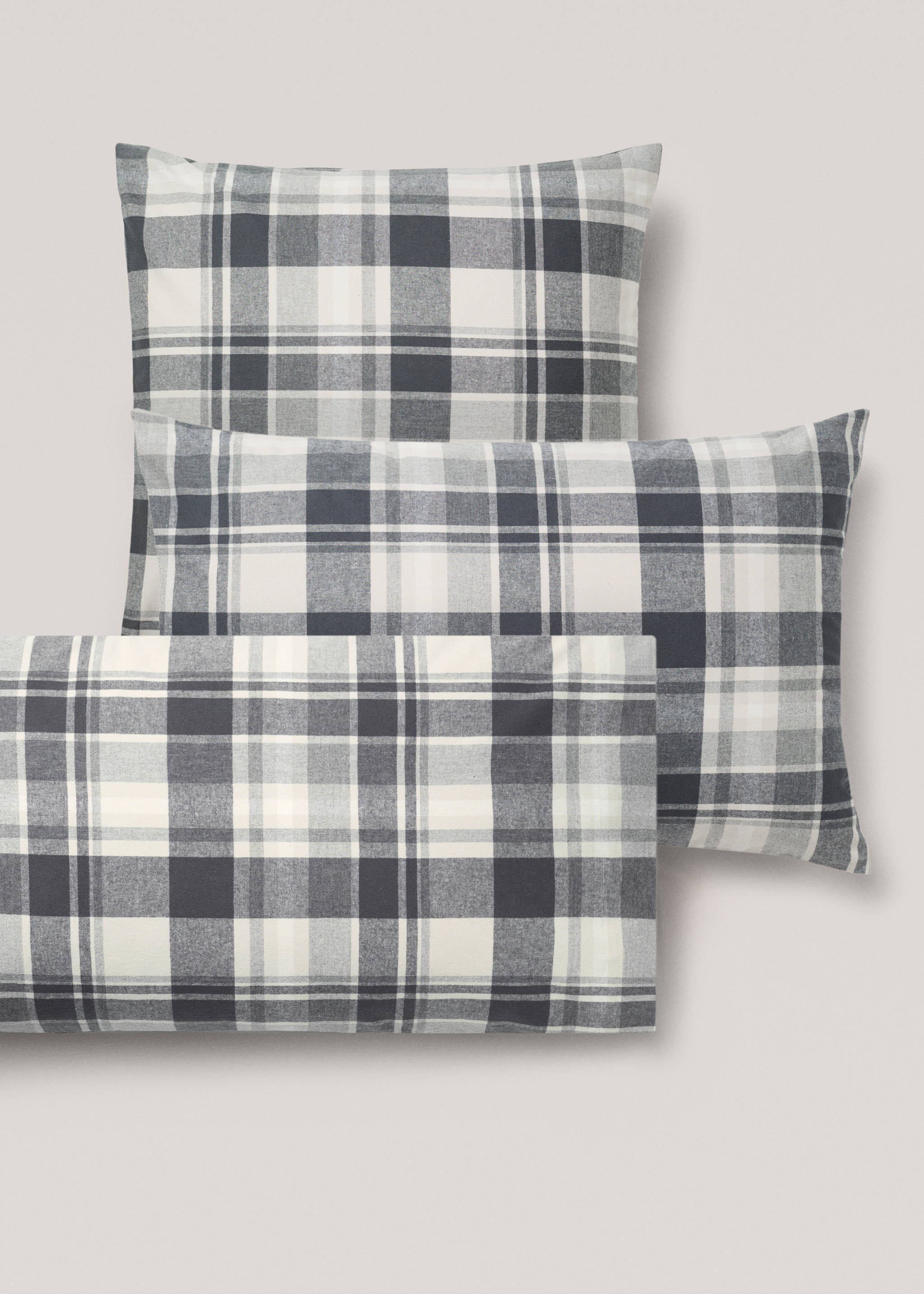 Cotton flannel checkered pillow cover 50x75cm - Details of the article 4