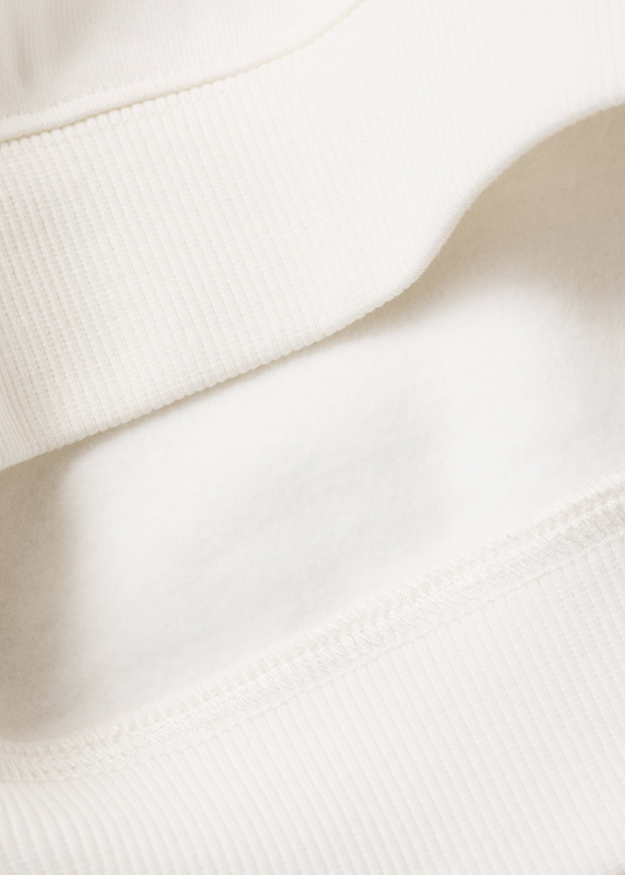 Свитшот с цветочной вышивкой - Деталь изделия 0