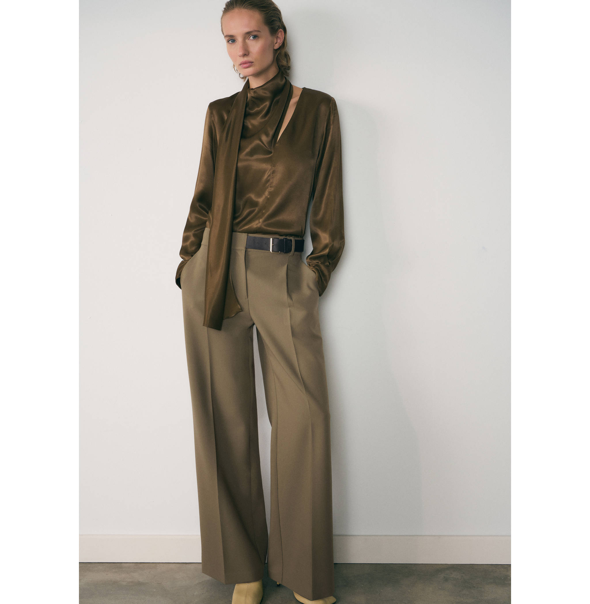 Satin blouse with bow - General plane