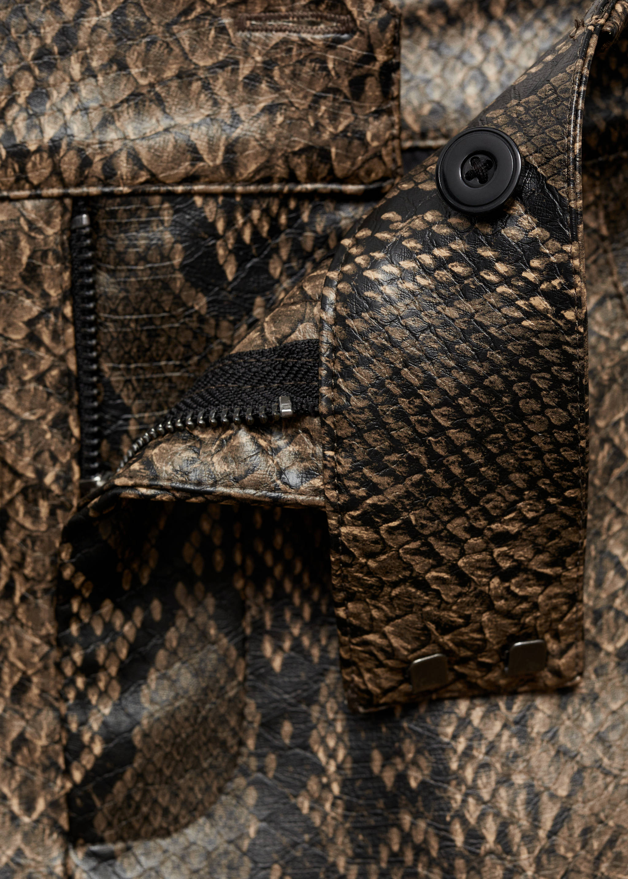 Mini-skirt with animal-print effect - Details of the article 0