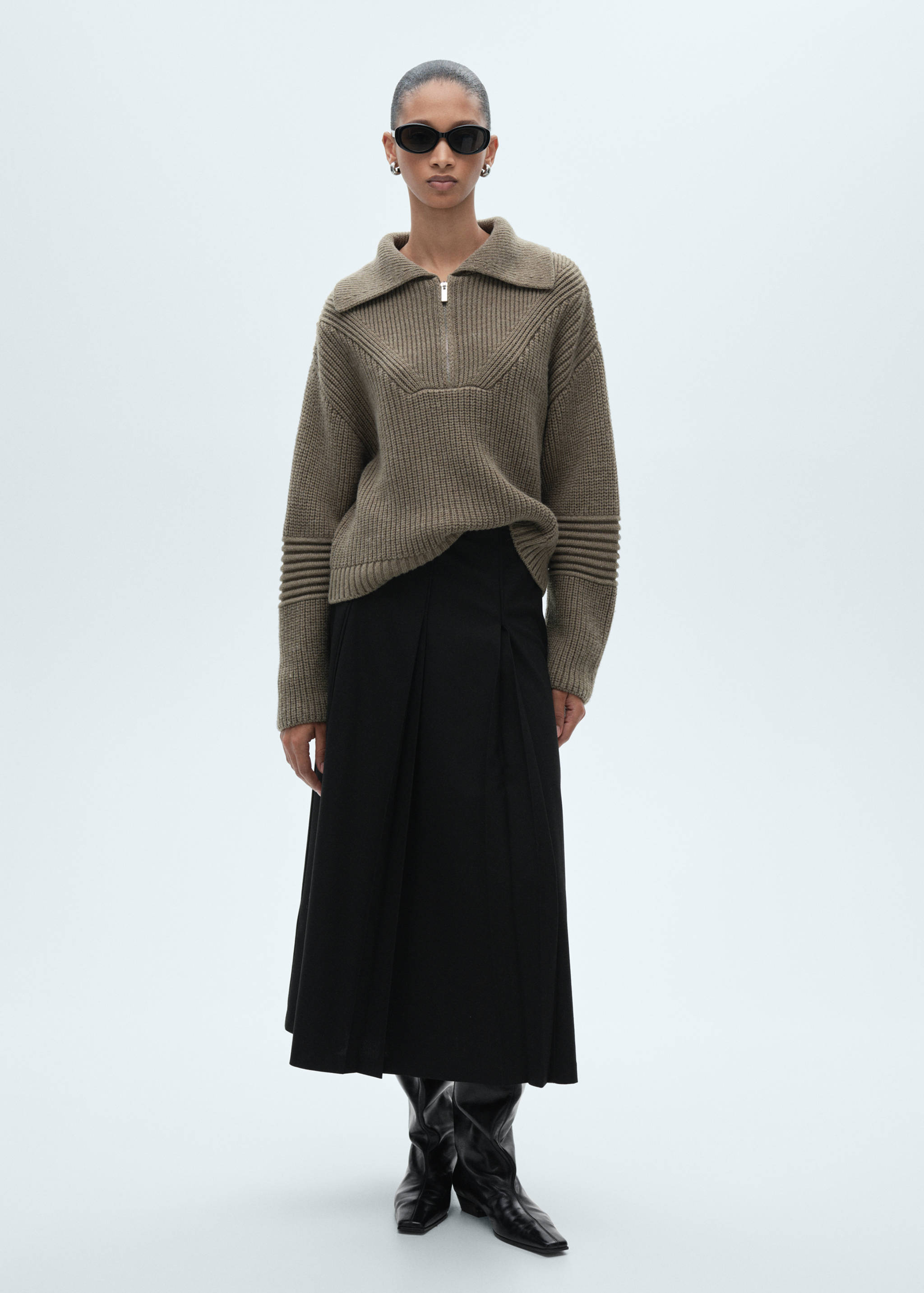 Pleated midi-skirt - General plane