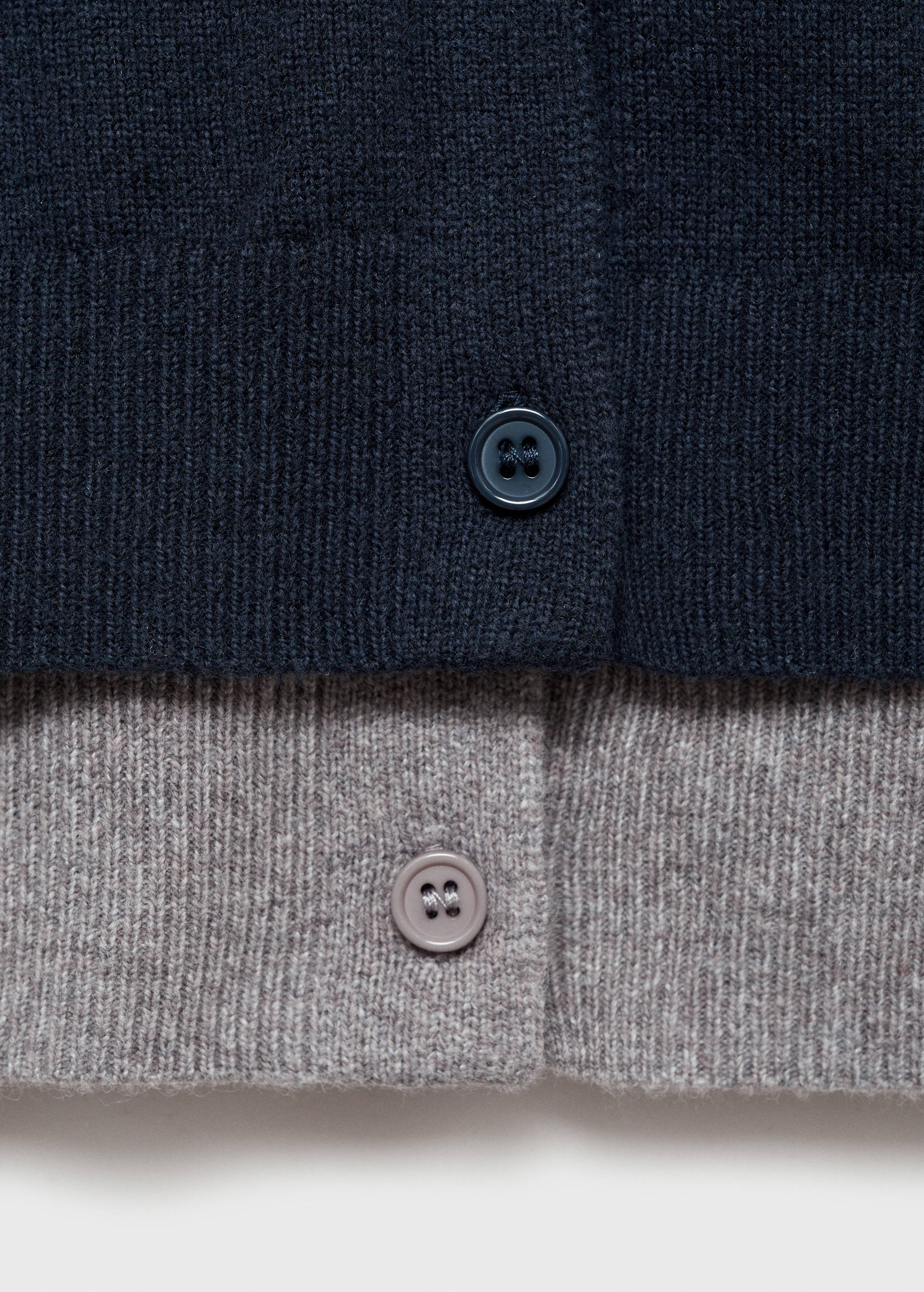 Contrasting buttoned cardigan - Details of the article 8