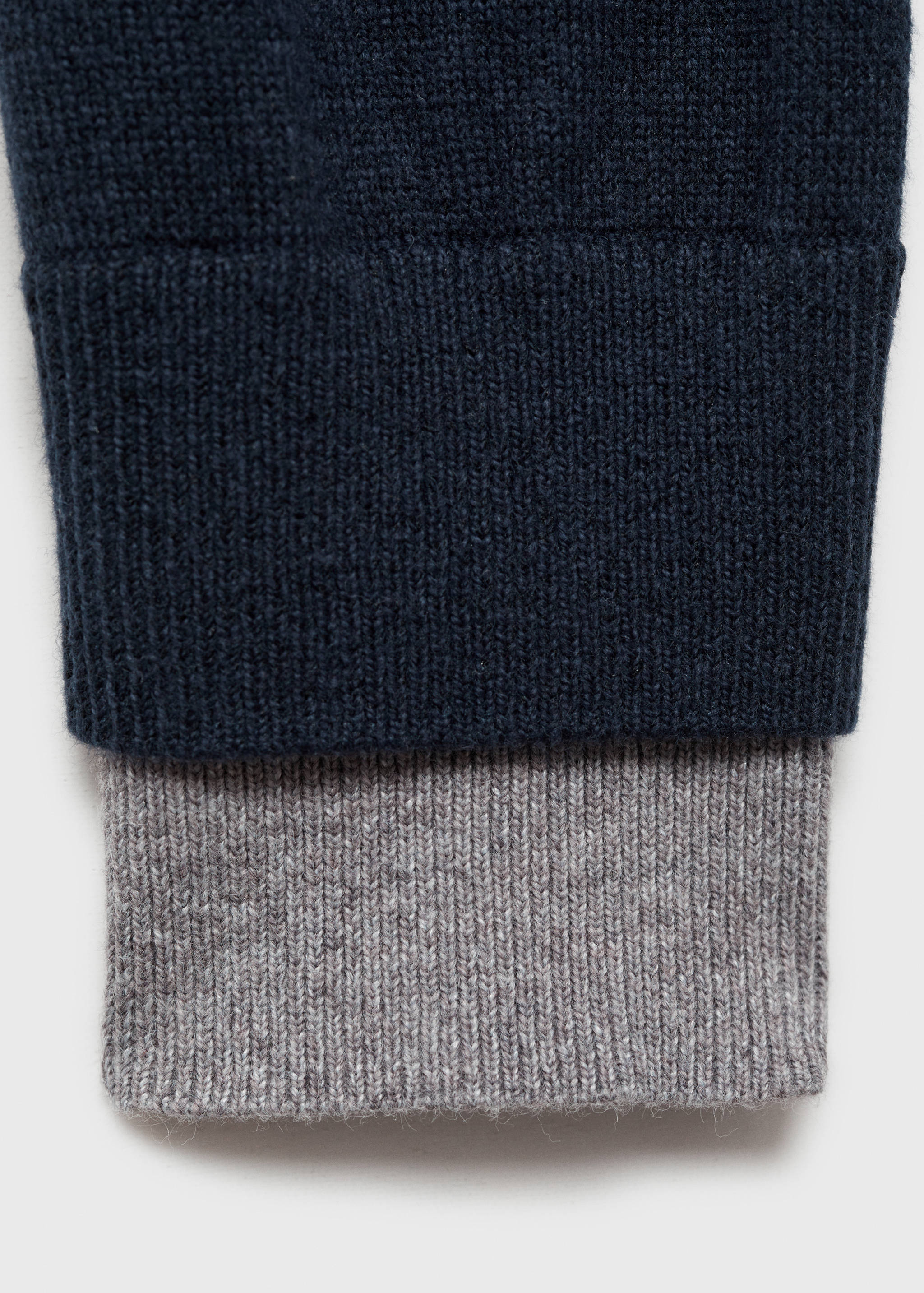 Contrasting buttoned cardigan - Details of the article 0