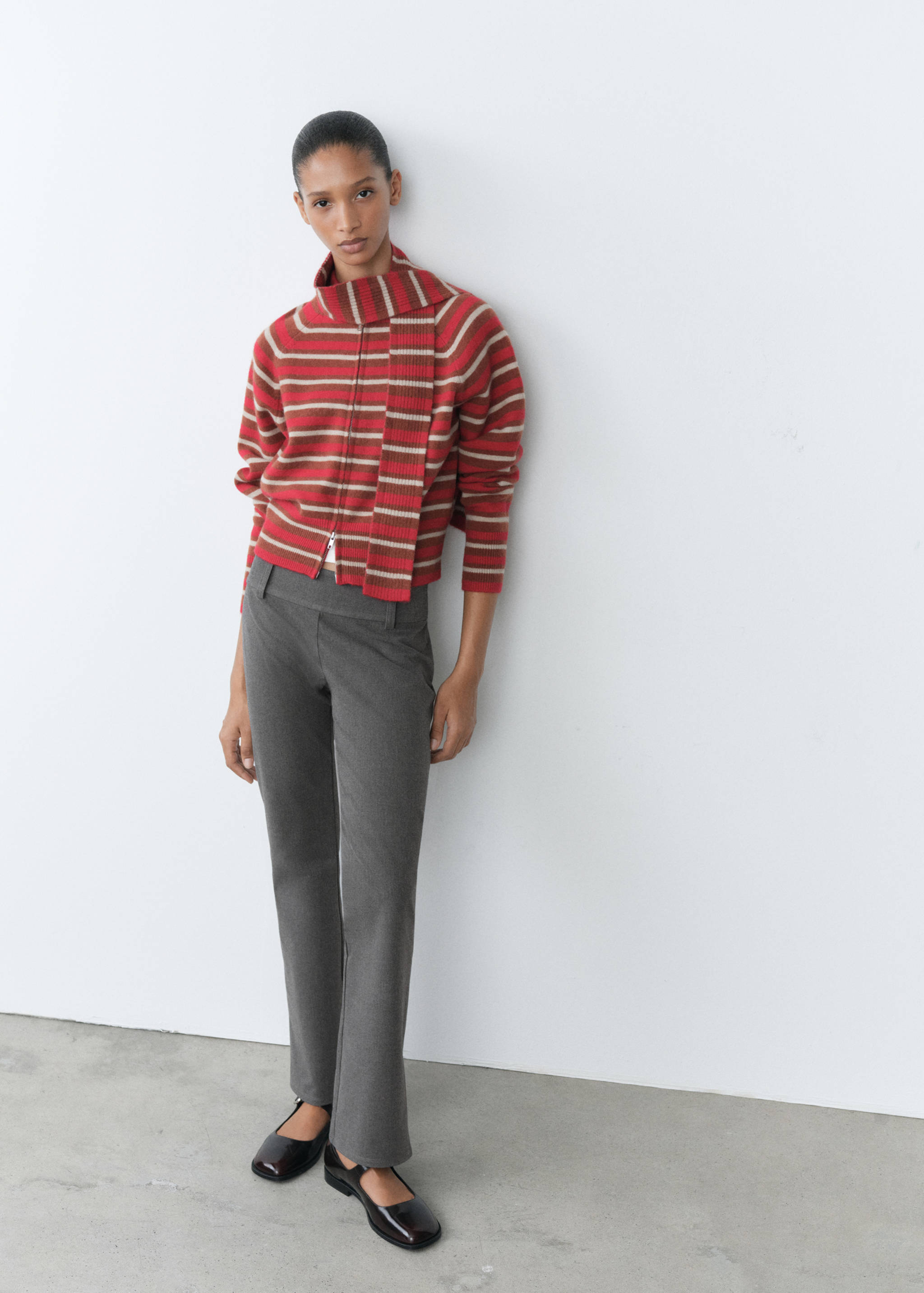 Low-rise flared trousers - General plane