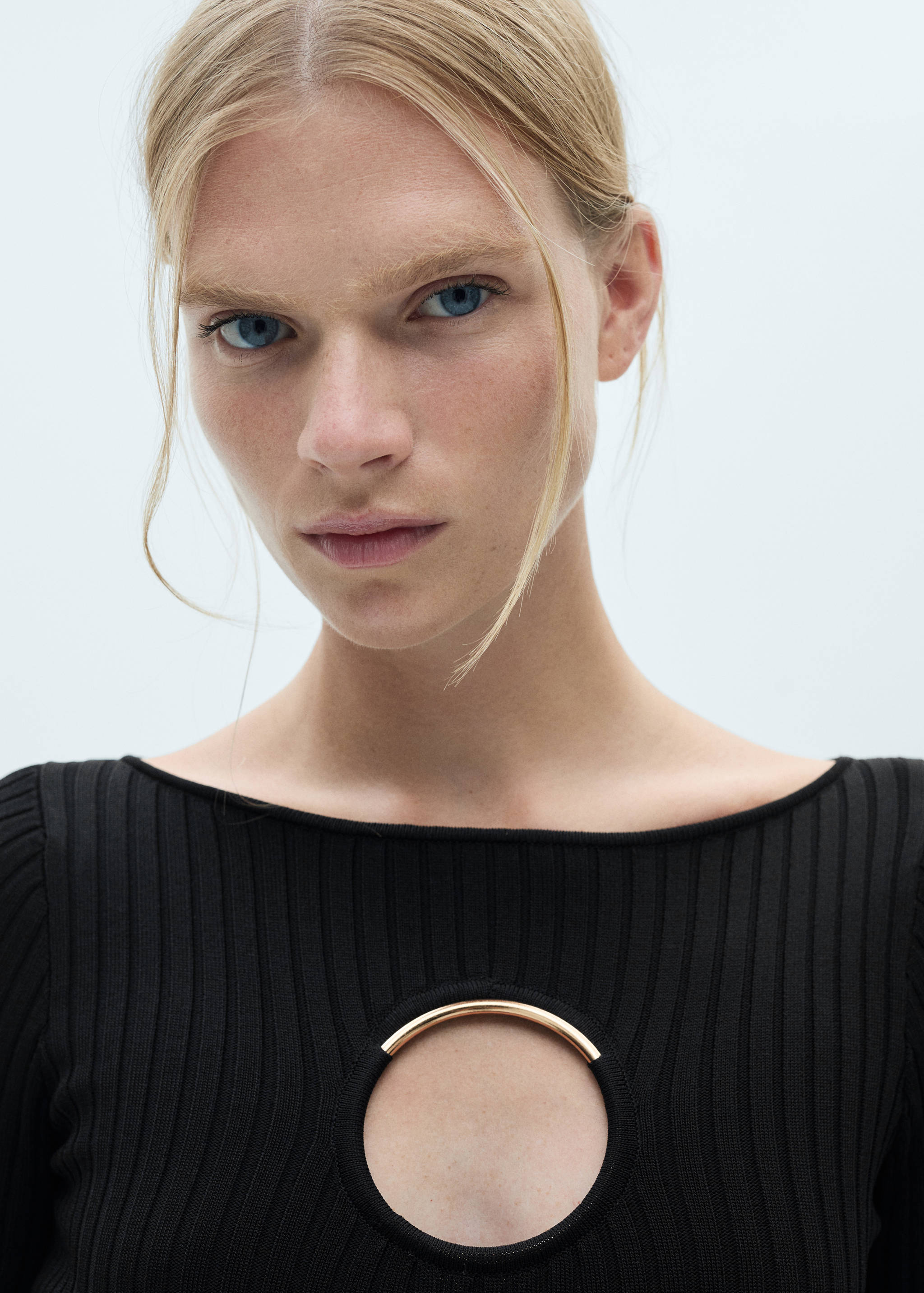 Pletena haljina s metalnim detaljem - Detalji artikla 1