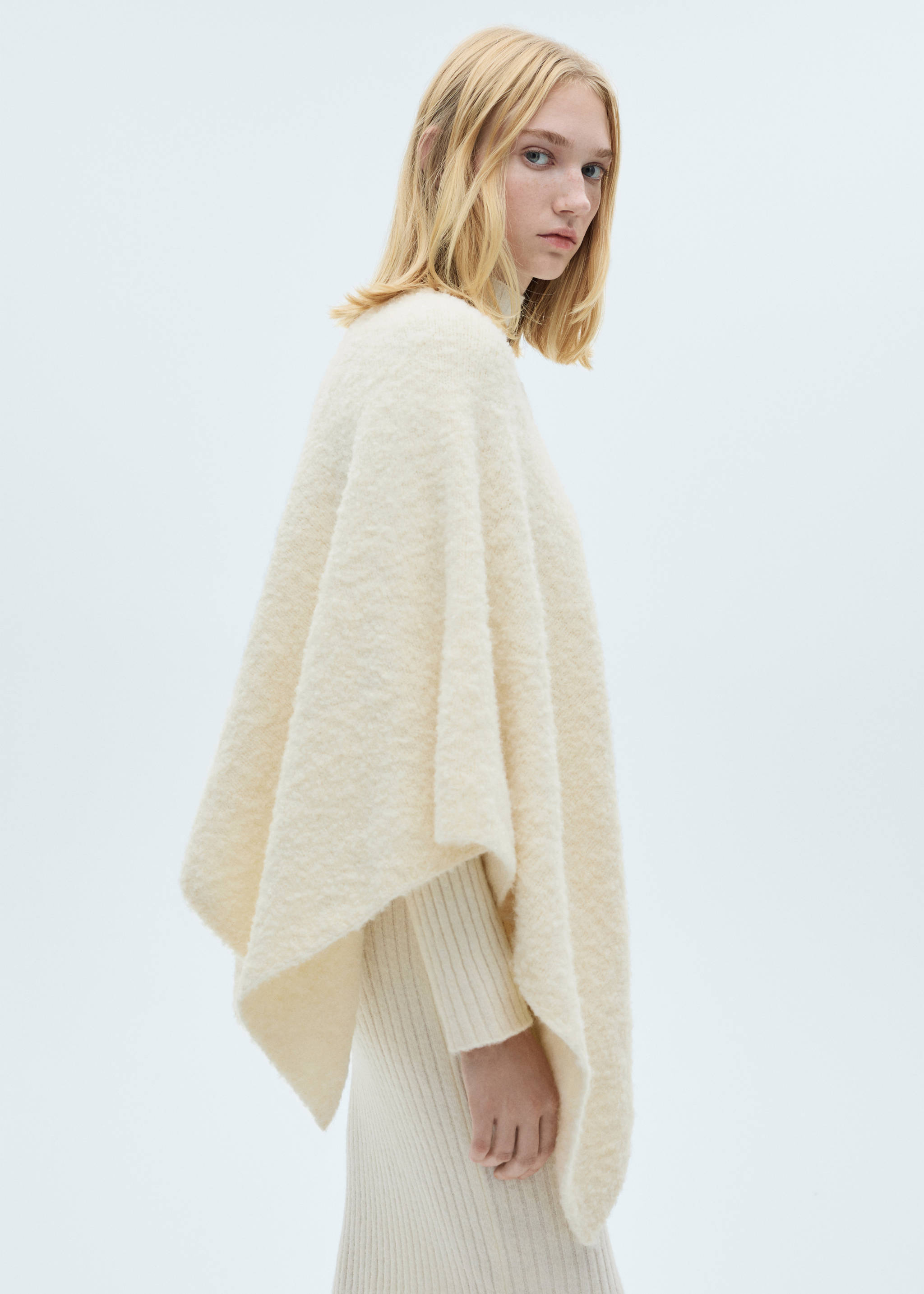 Capa punto cuello redondo - Plano medio