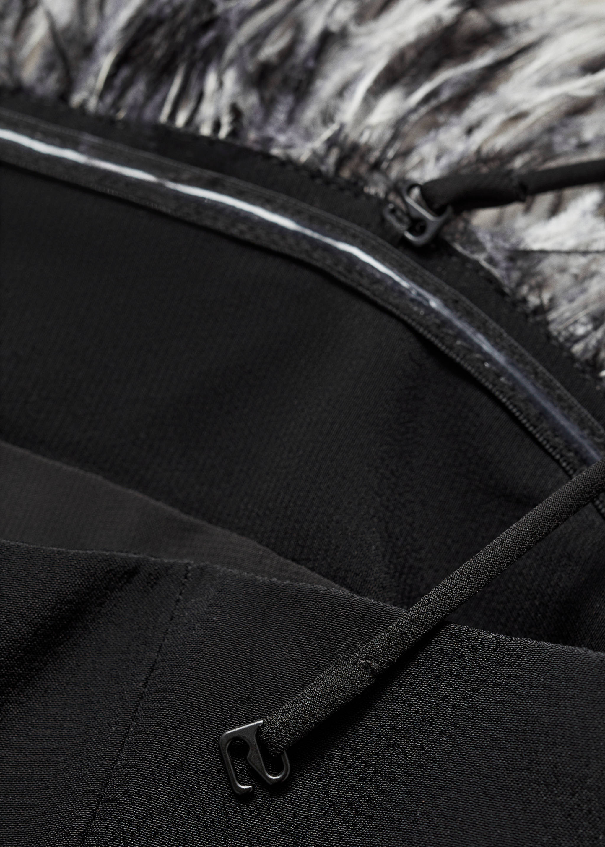 Vestido palabra de honor detalle plumas - Detalle del artículo 0