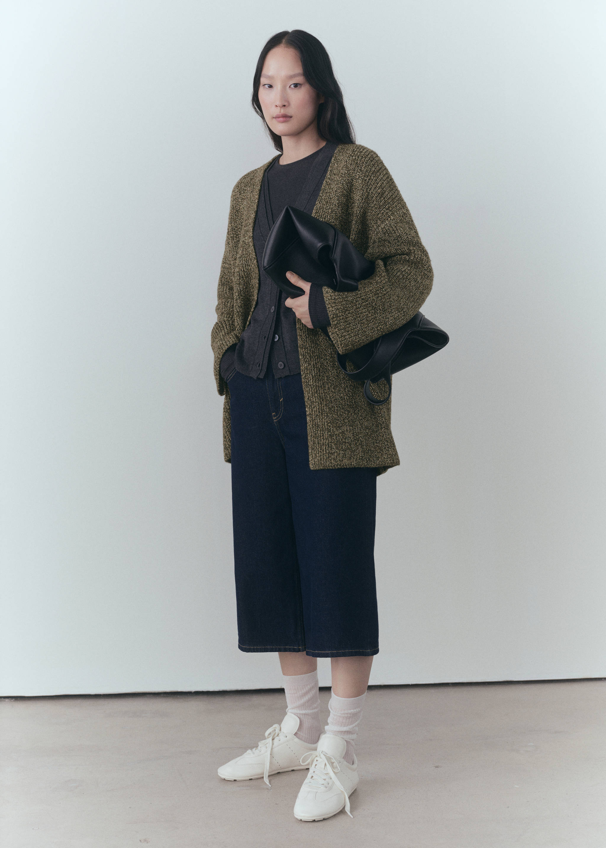 Oversized knit cardigan - General plane