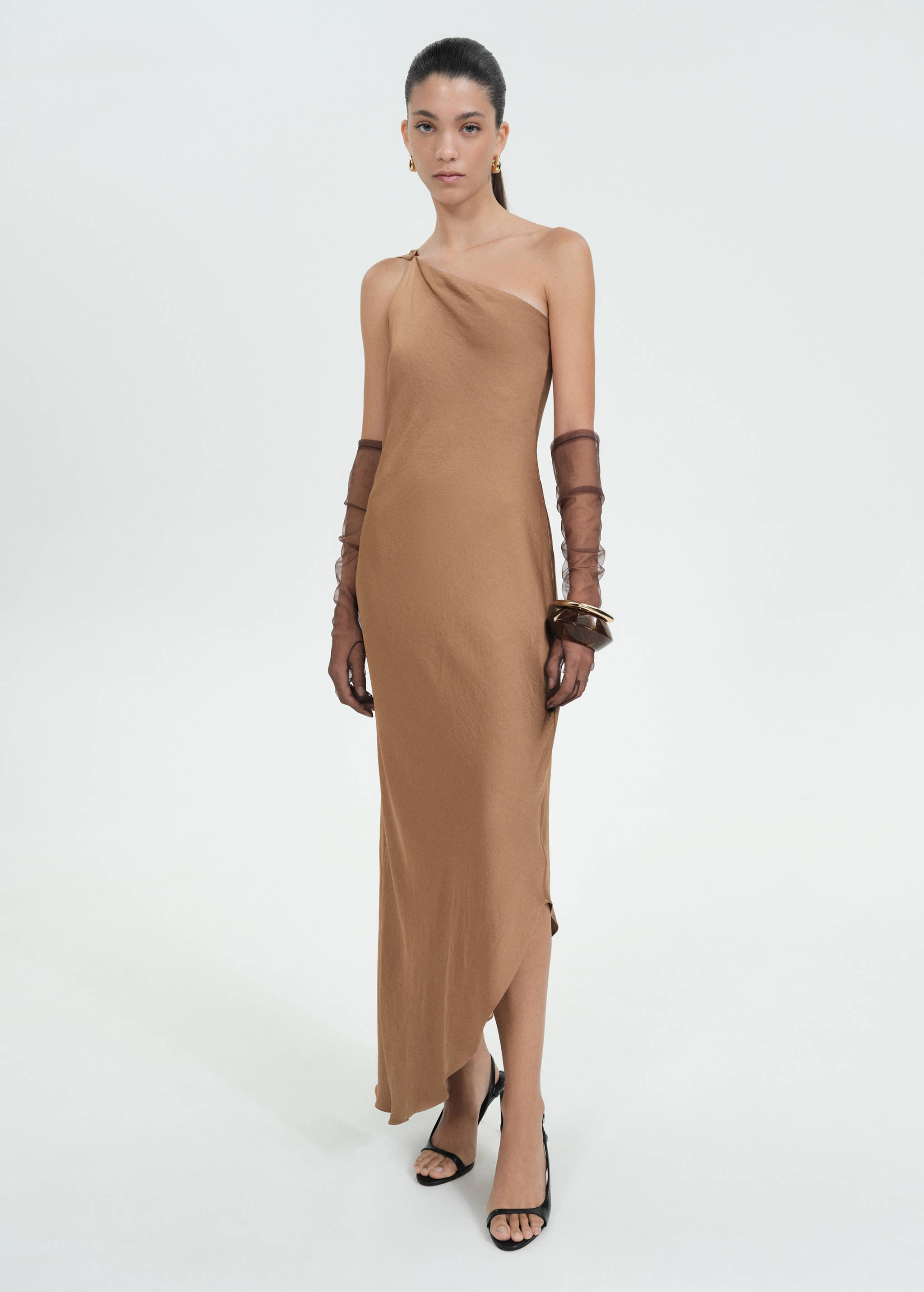 Long asymmetrical cape dress - General plane