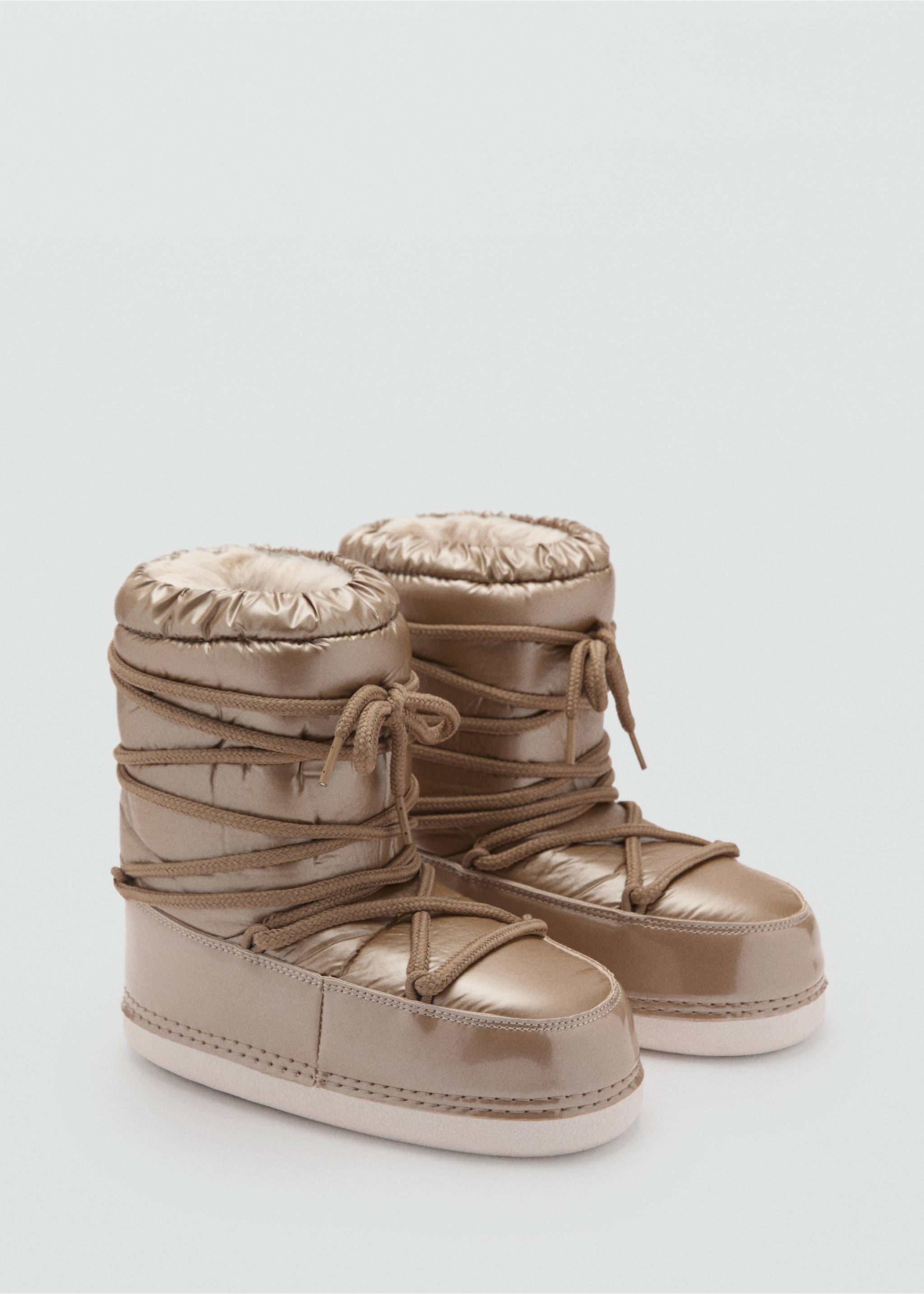Bottes de neige - Plan moyen, Or. Ref: 77039229-00.