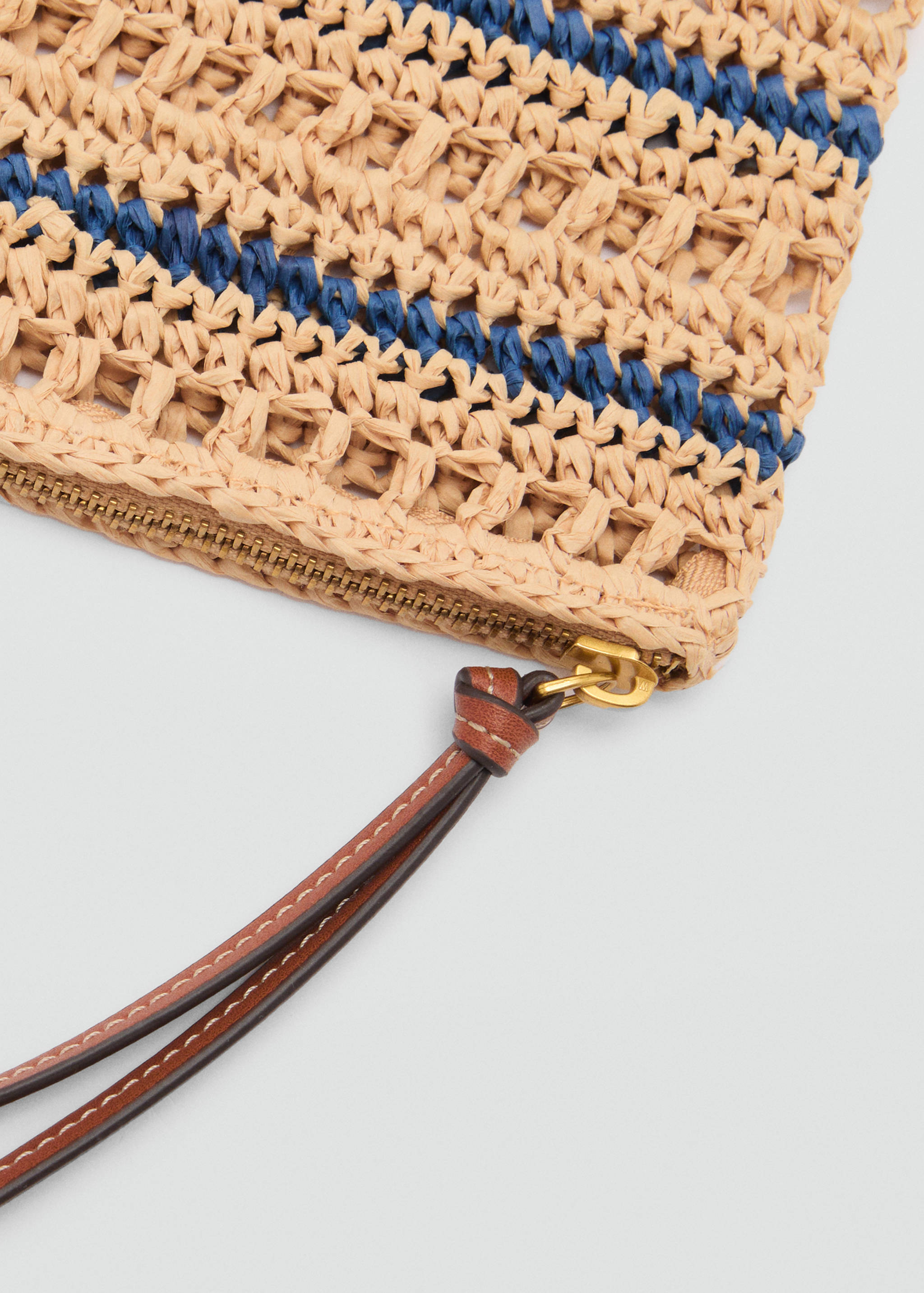 Pochette made of natural materials - Details of the article 1