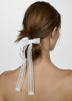 Pack of 2 crochet bow pins — White 1