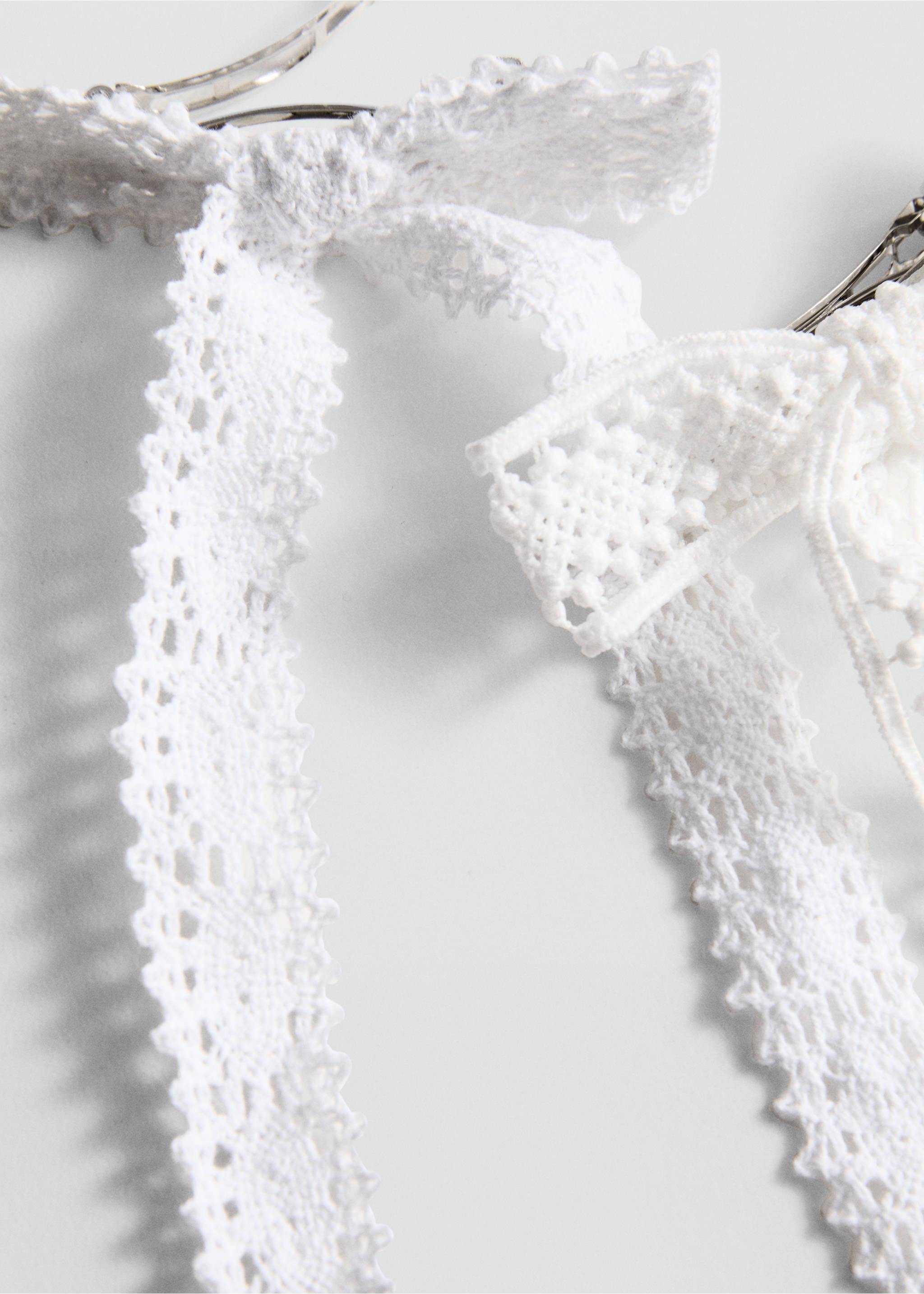 Pack 2 pasadores lazo crochet - Plano medio, Blanco. Ref: 77040251-00.