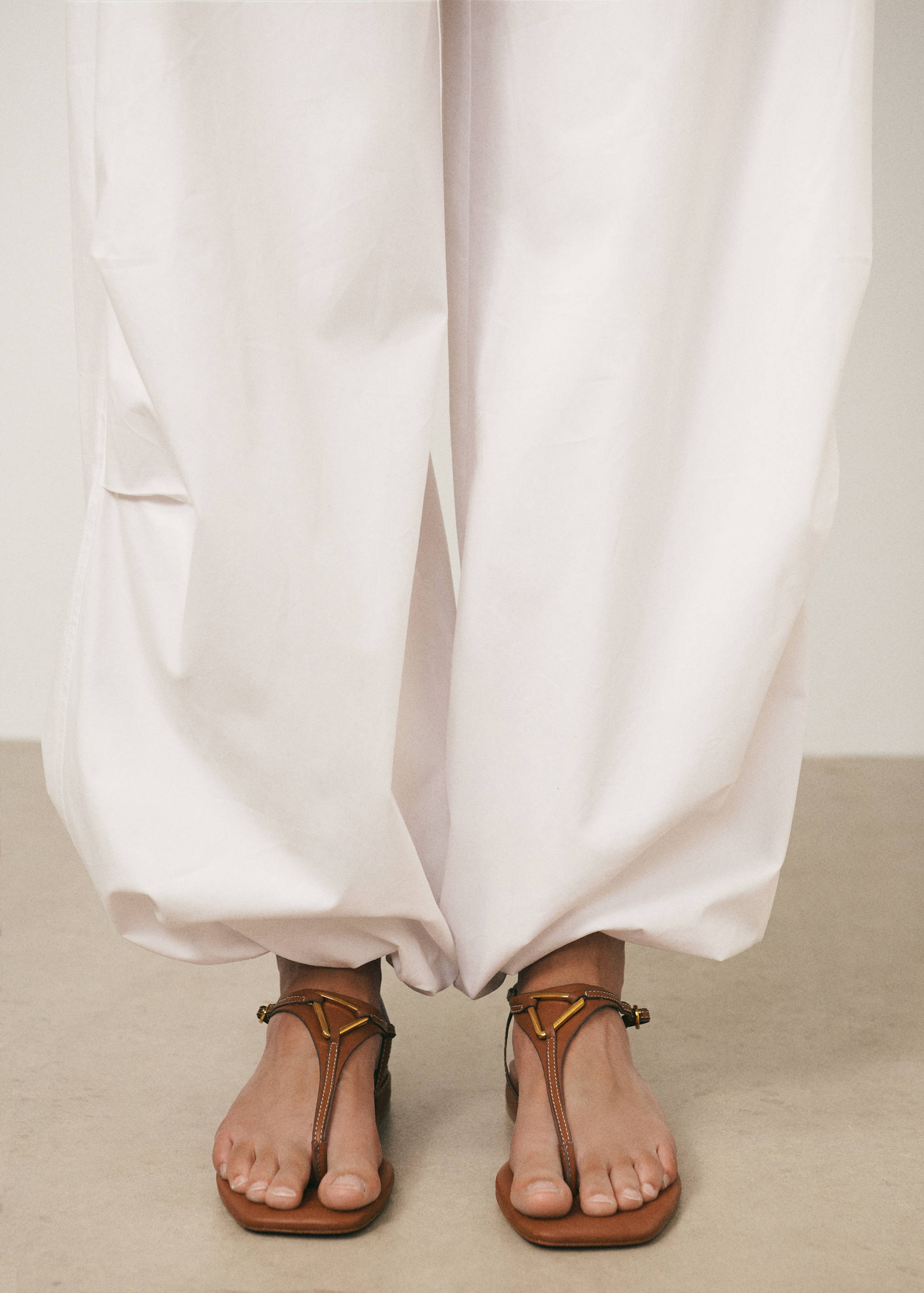 Metal detail sandals - Details of the article 9