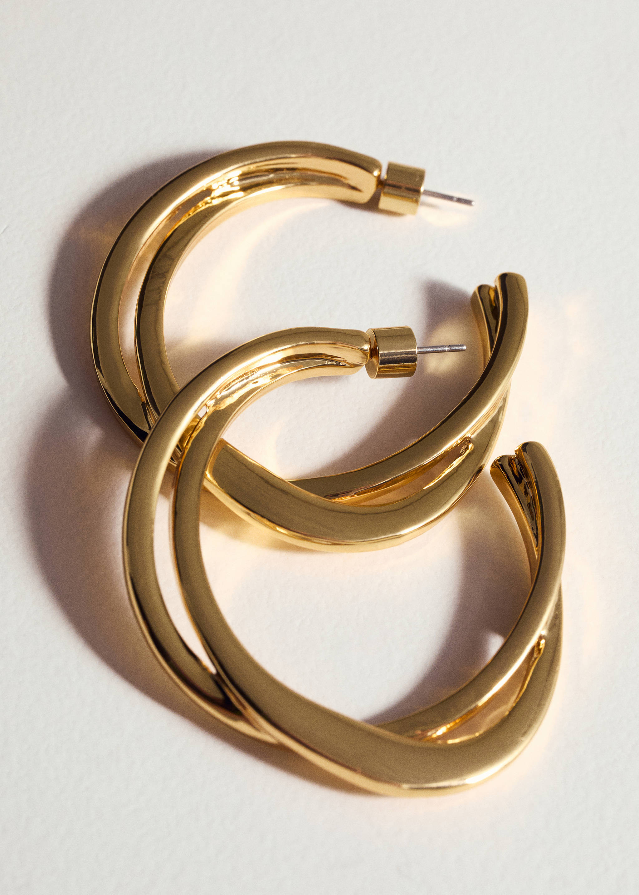 Intertwined hoop earrings - Details of the article 1