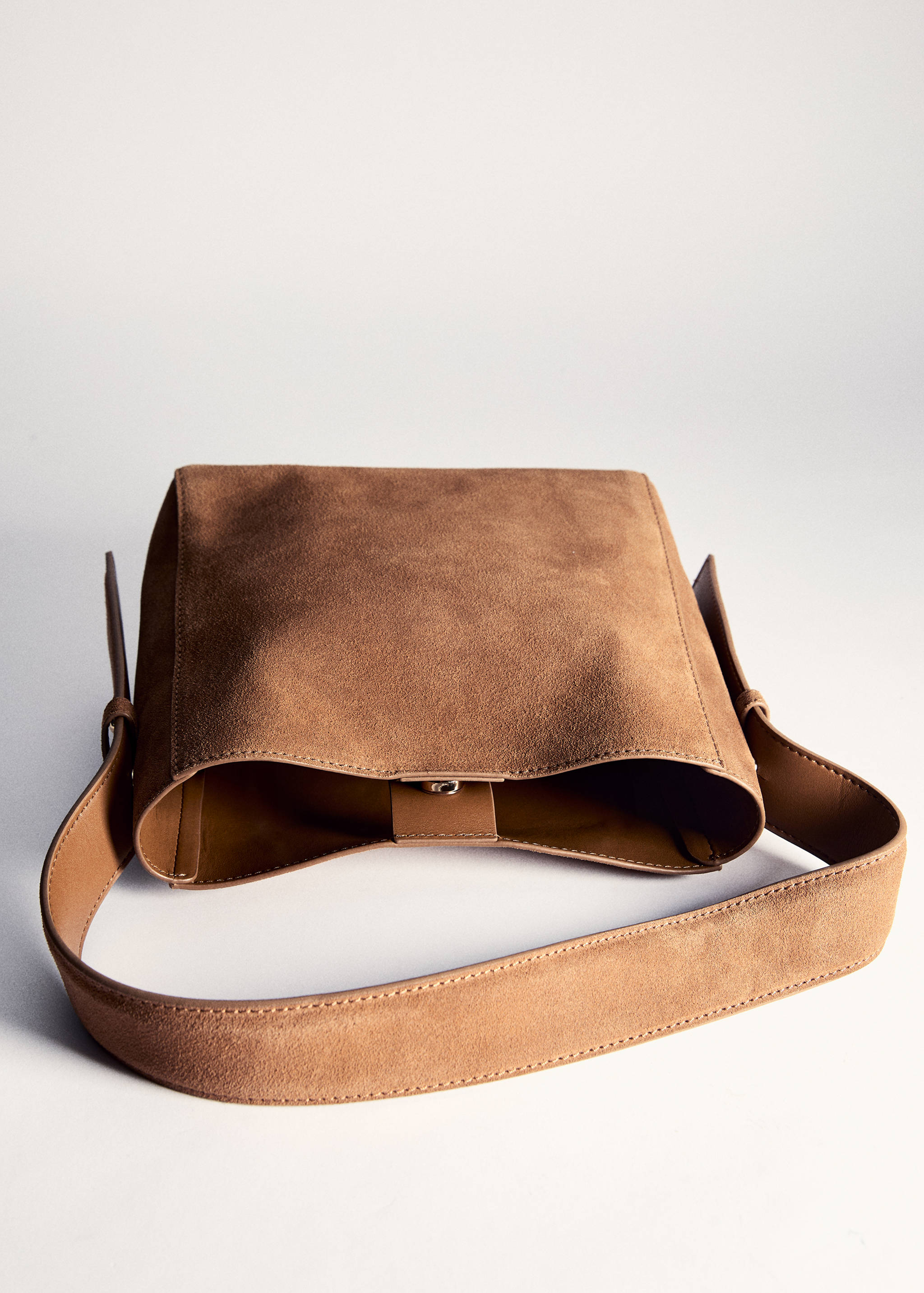 Suede shoulder bag - Details of the article 6