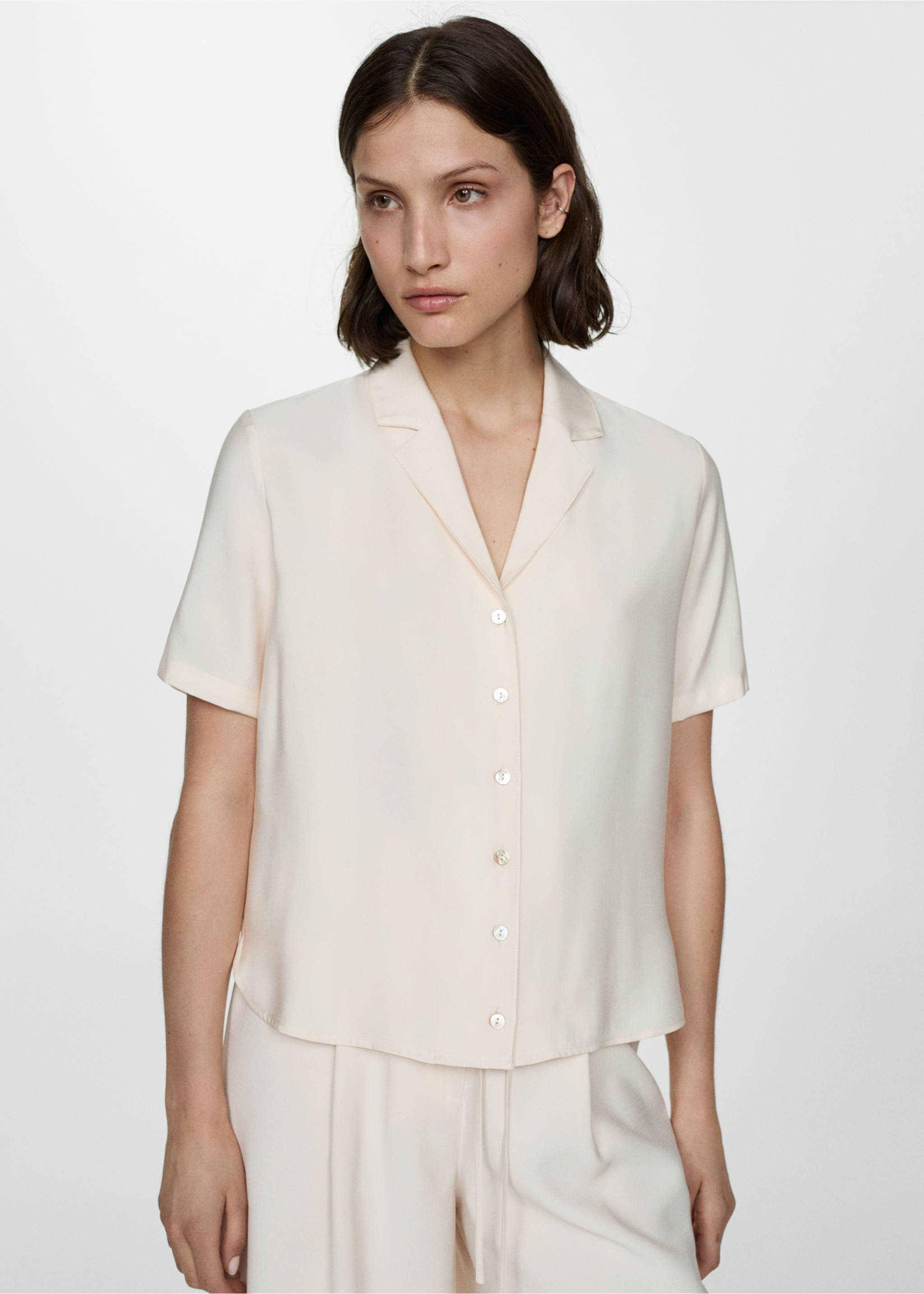 Short-sleeved satin shirt - Medium plane, Ecru. Ref: 77040280-00.