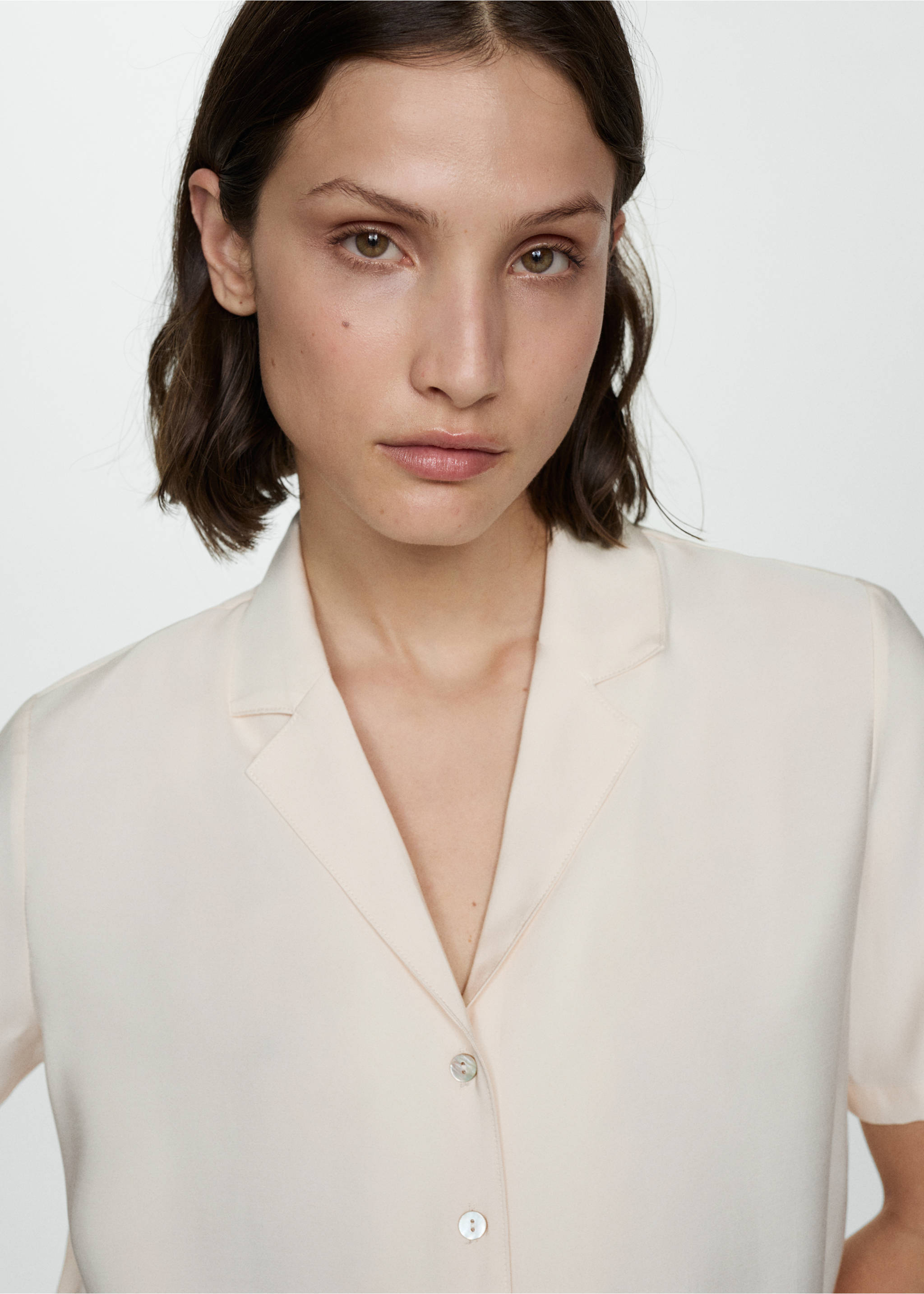 Short-sleeved satin shirt - Details of the article 1, Ecru. Ref: 77040280-00.