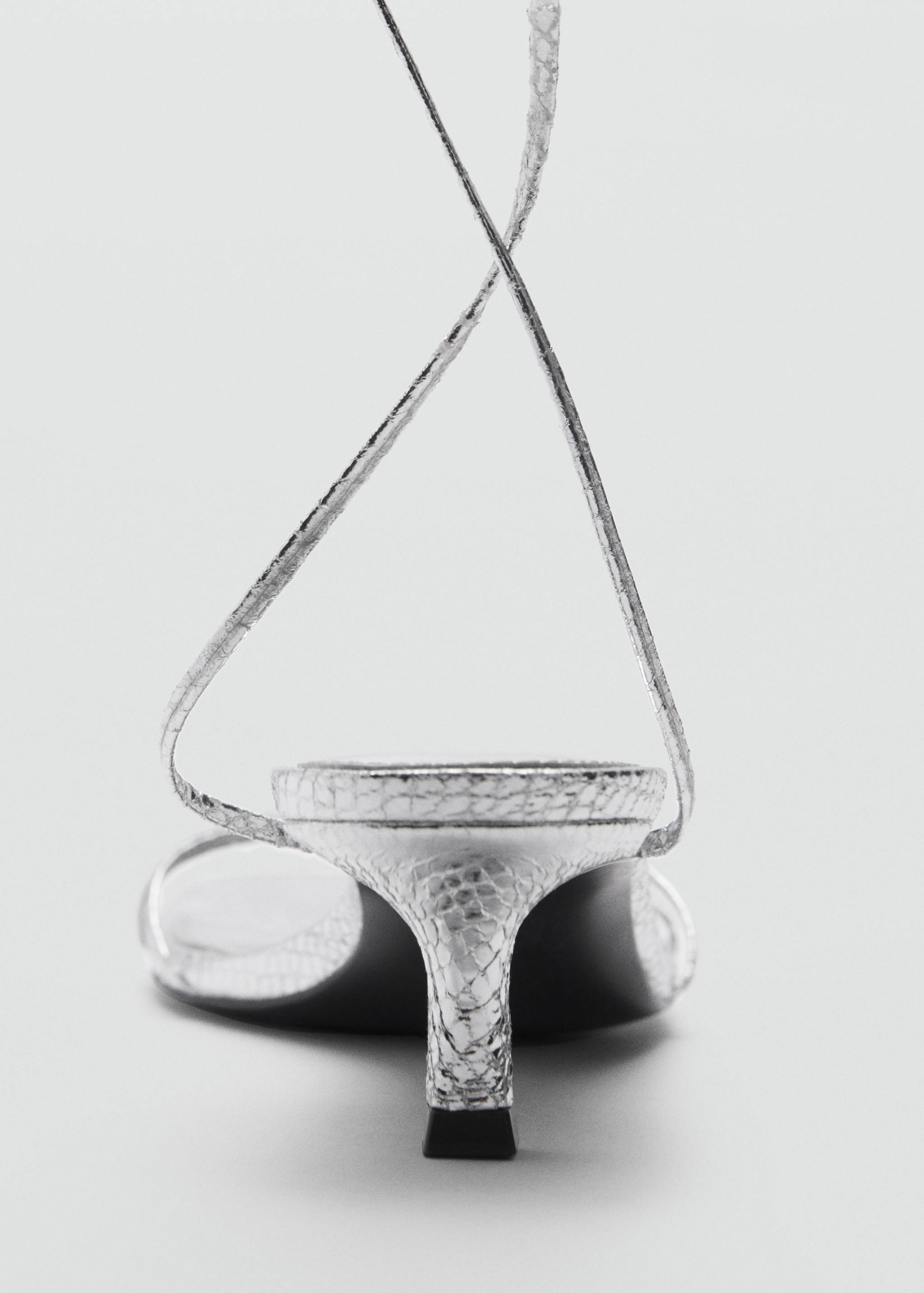 Босоножки на каблуке с ремешками - Деталь изделия 1