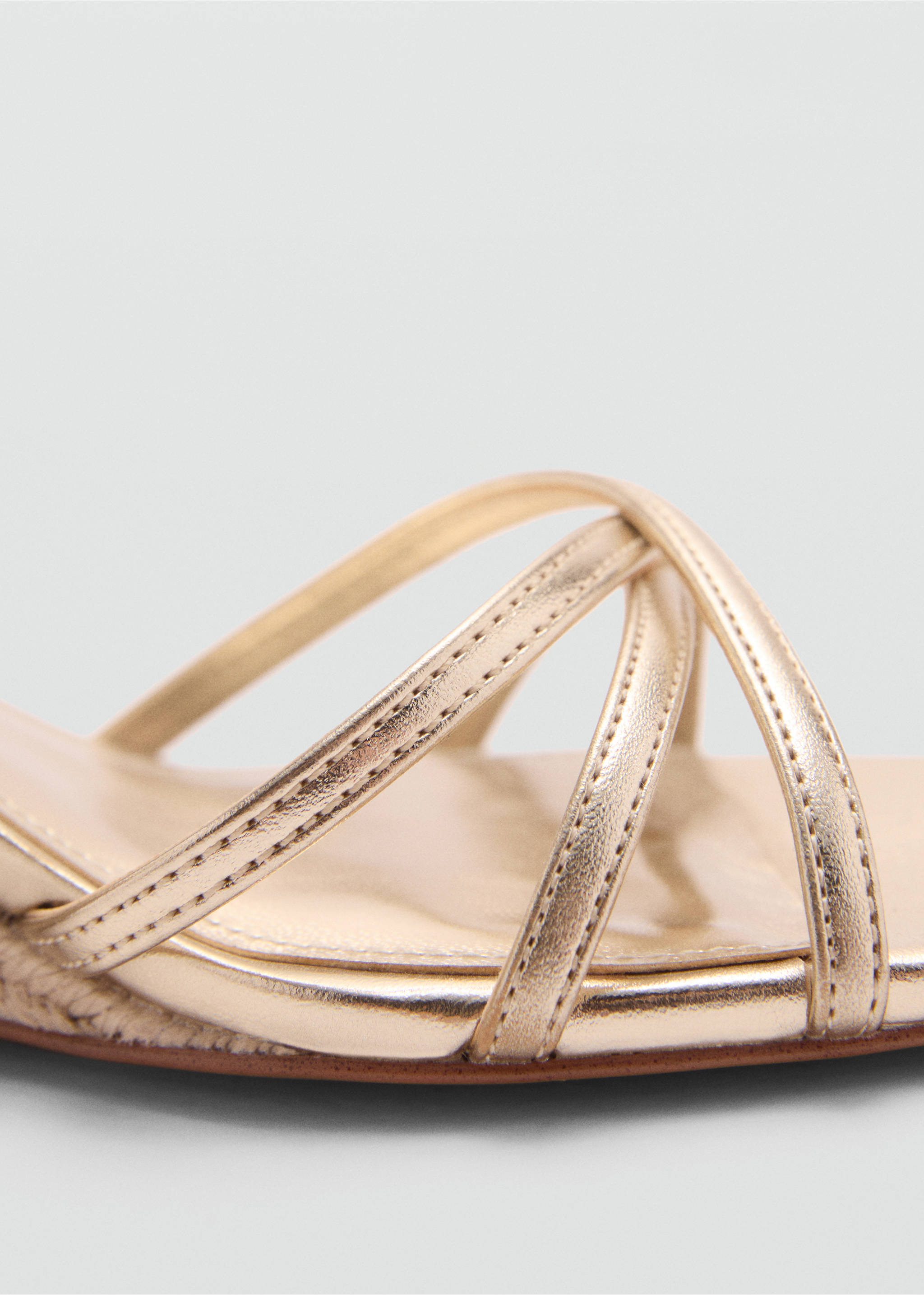 Metallic wedge sandals with straps - Details of the article 2, Gold. Ref: 77040289-00.