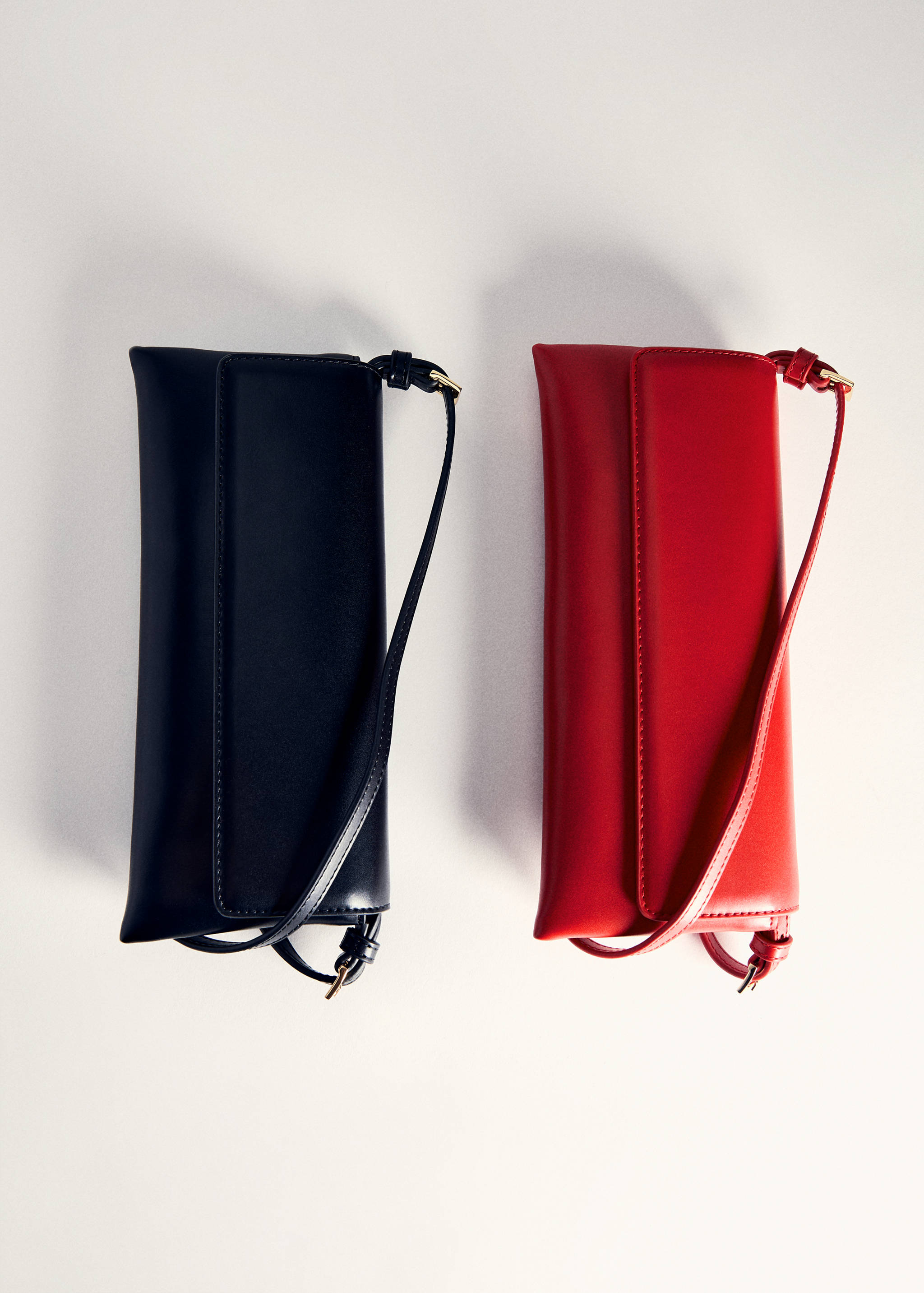 Shoulder bag with strap - Details of the article 5