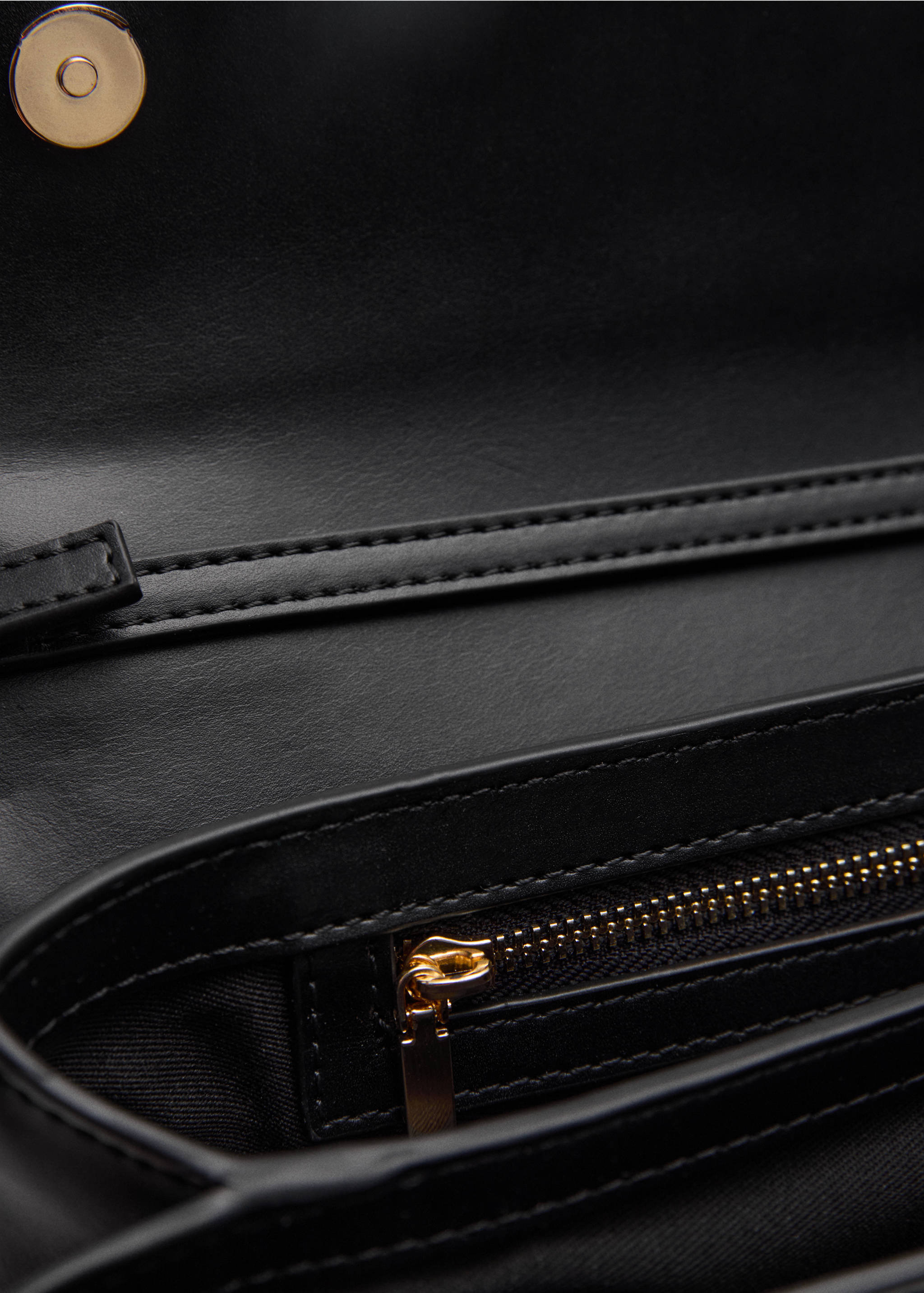 Shoulder bag with strap - Details of the article 2