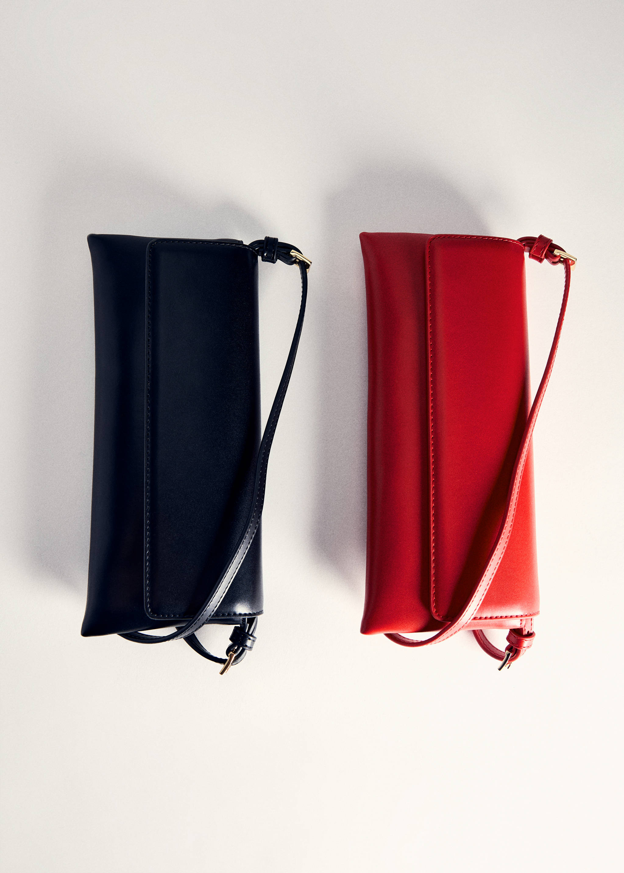 Shoulder bag with strap - Details of the article 5